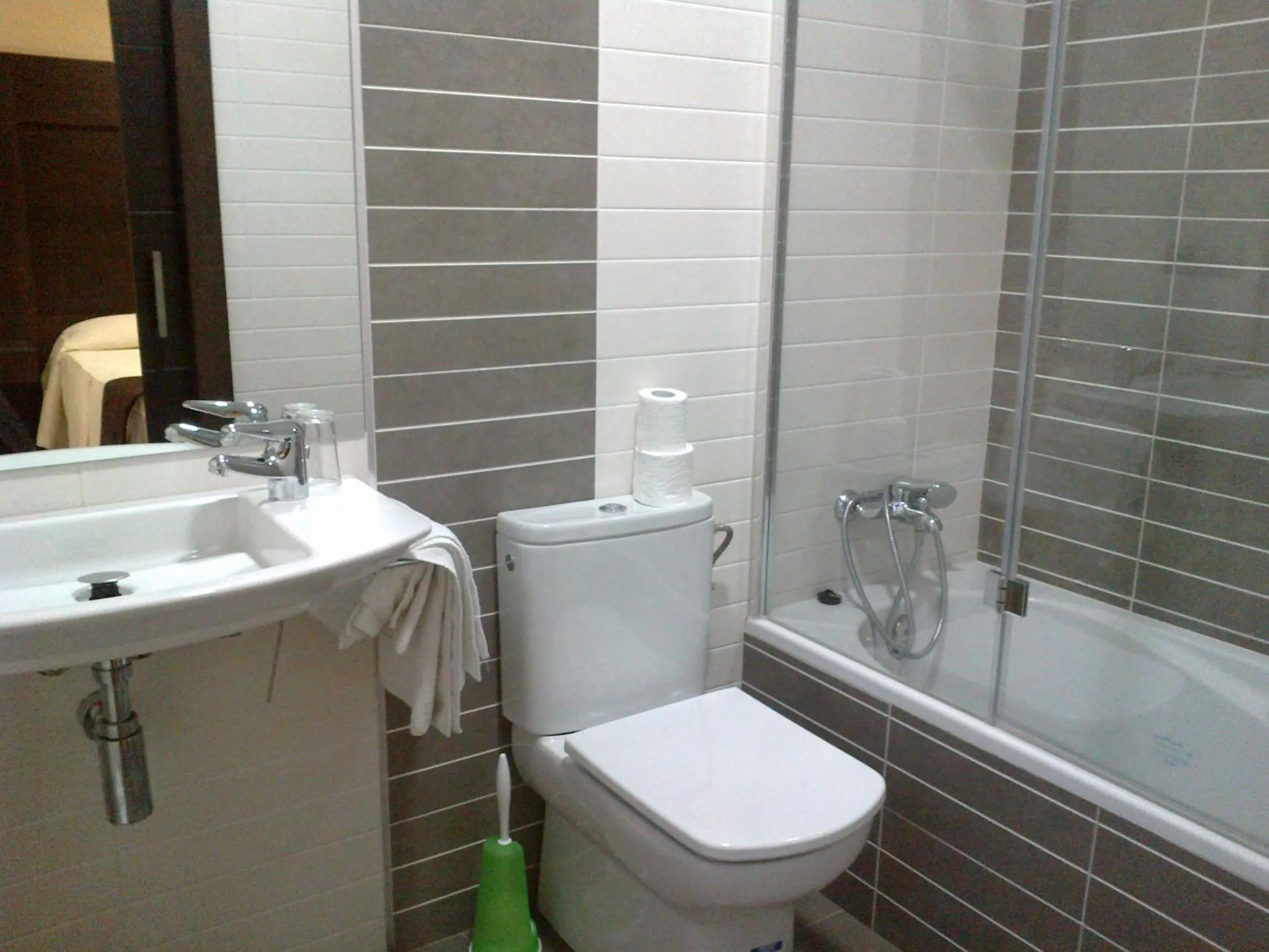 Bathroom in Hotel Anabel Baza