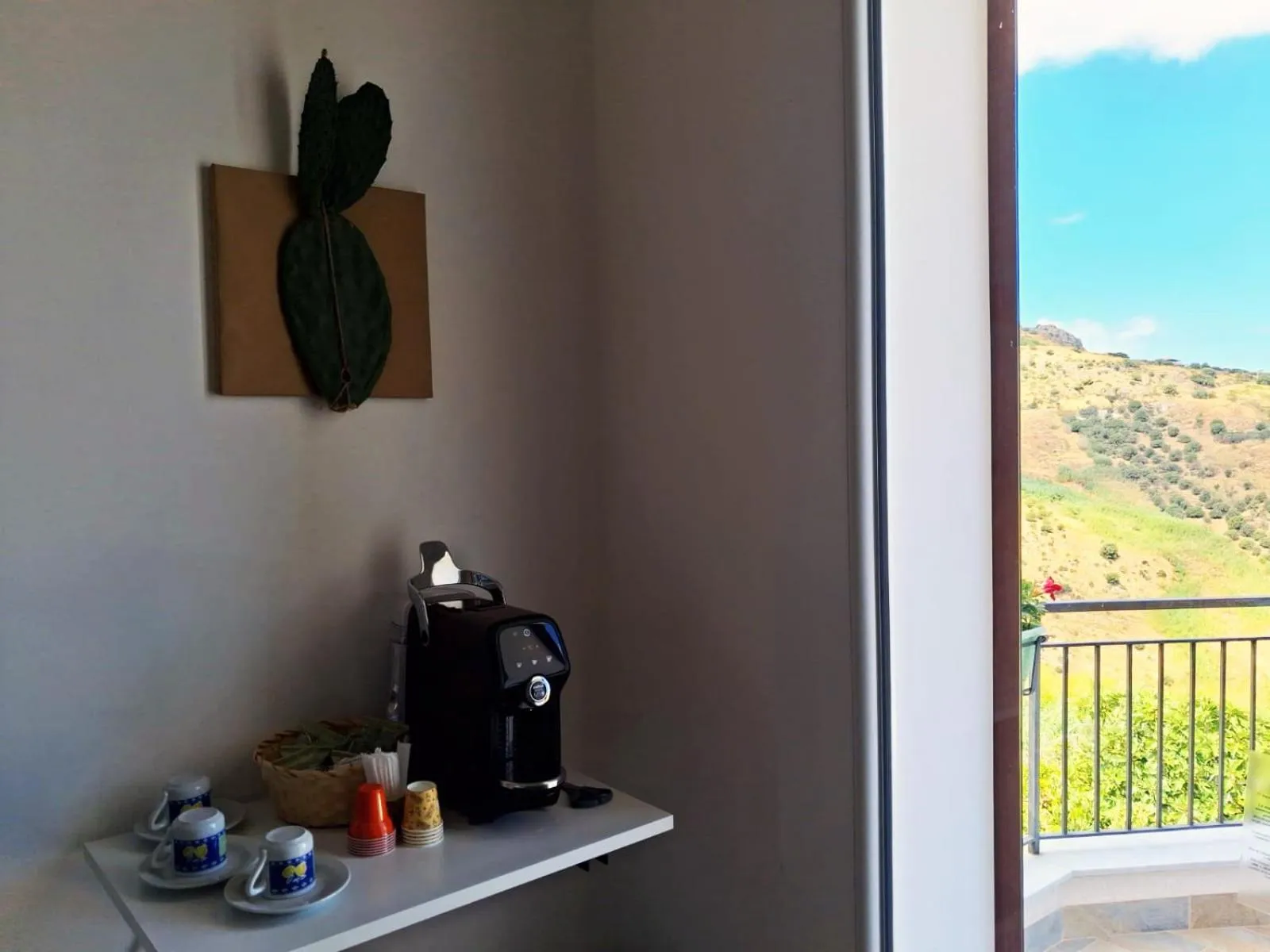 Coffee/tea facilities in Granatelli Holiday Home