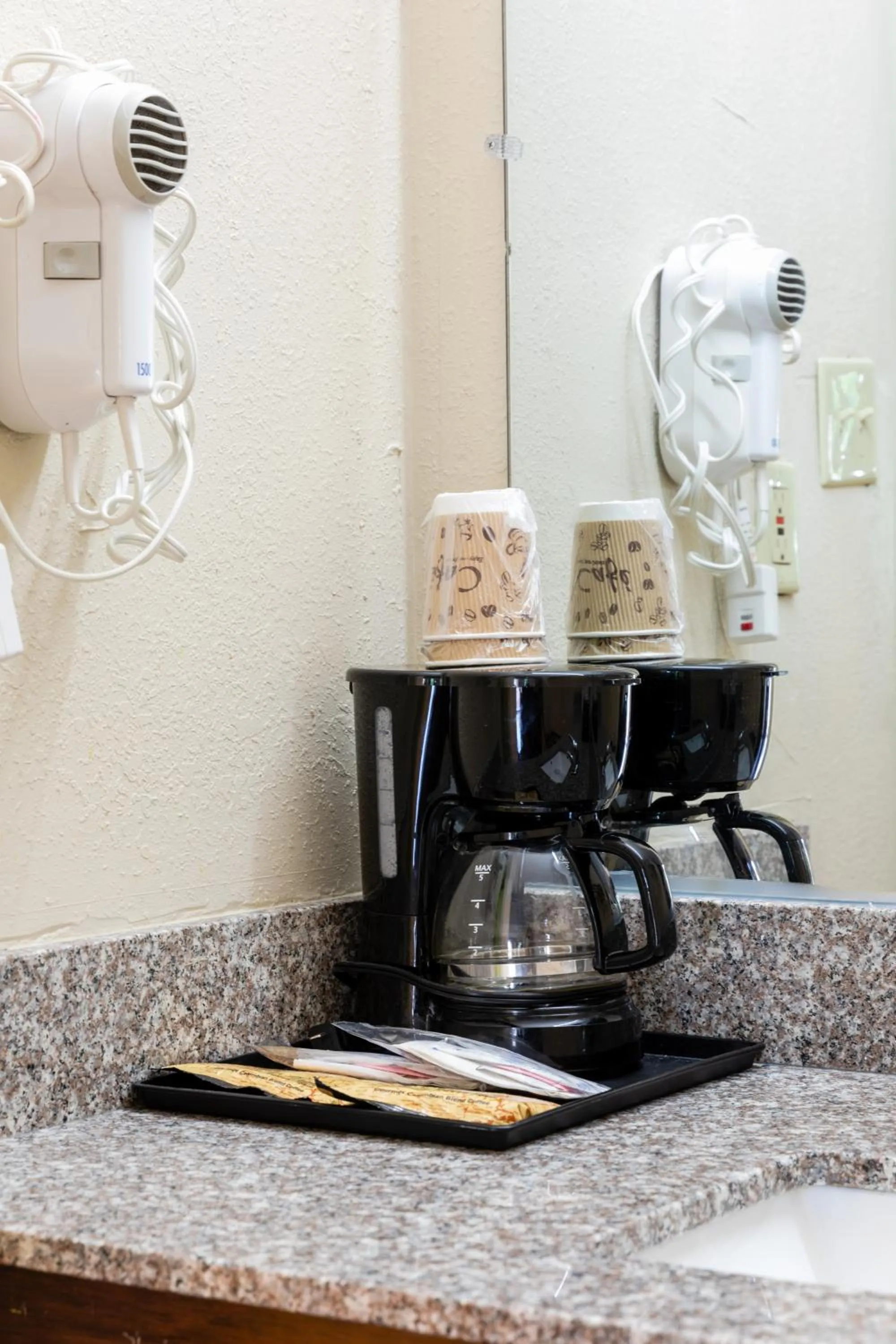 Coffee/tea facilities in Country Hearth Inn & Suites Marietta