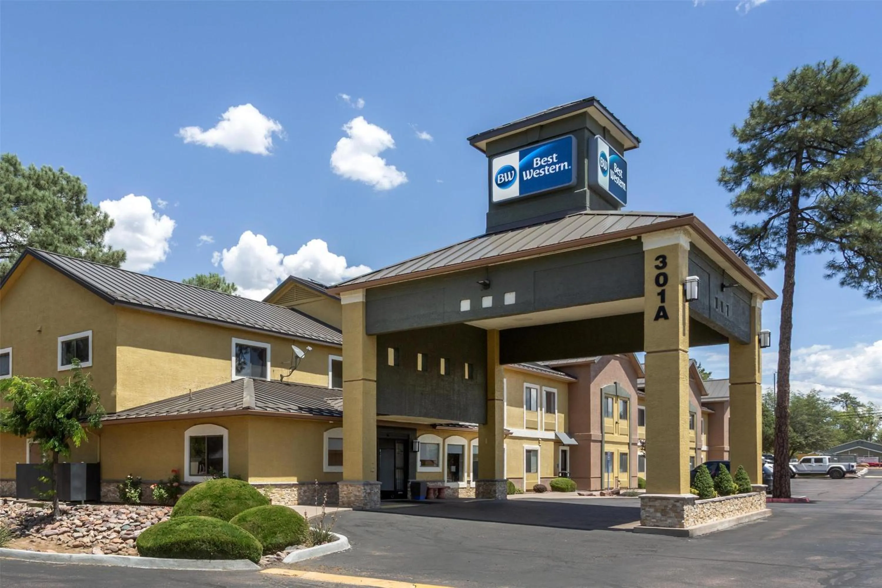 Property building in Best Western Inn of Payson