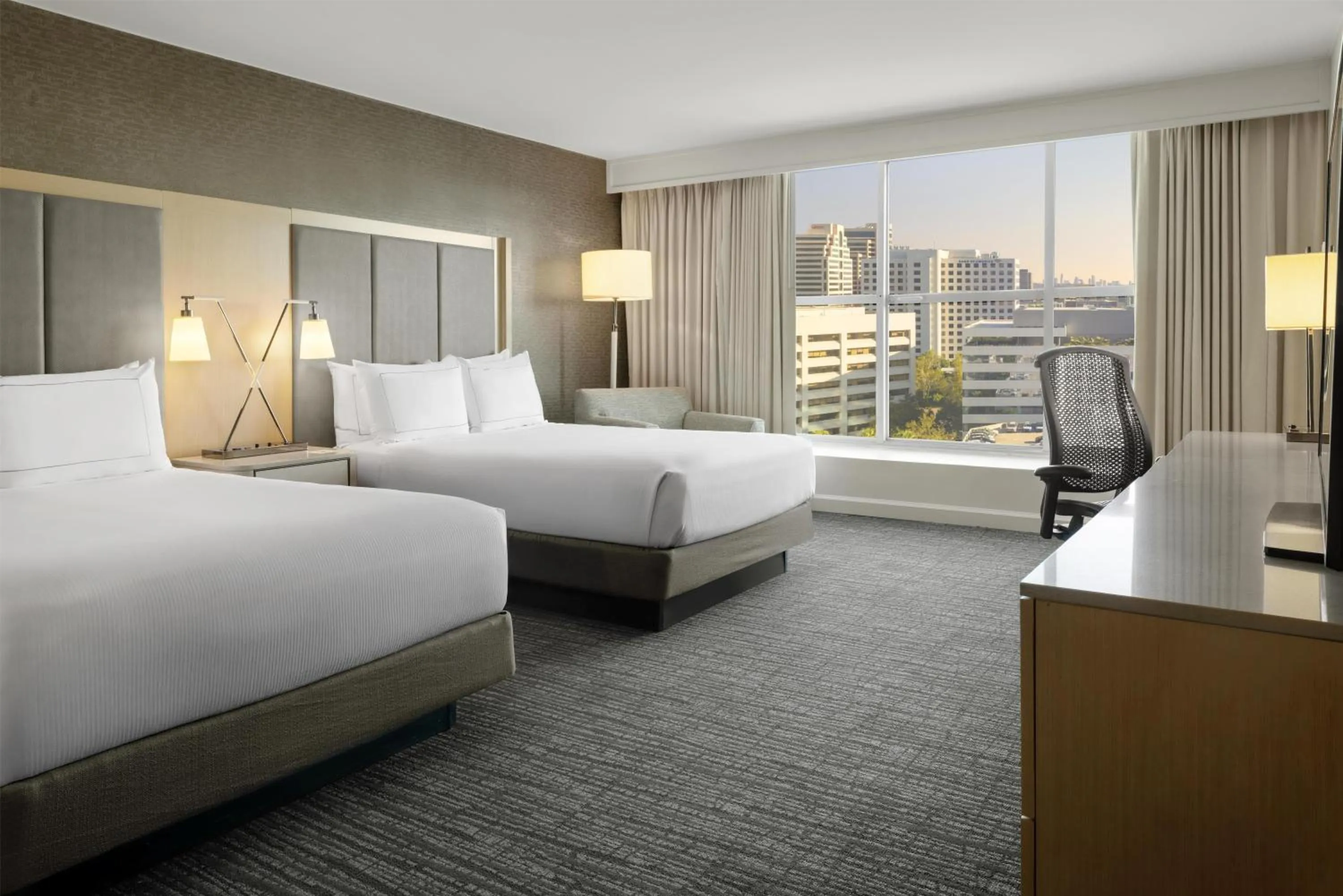 Bed in Hilton Los Angeles North-Glendale & Executive Meeting Center