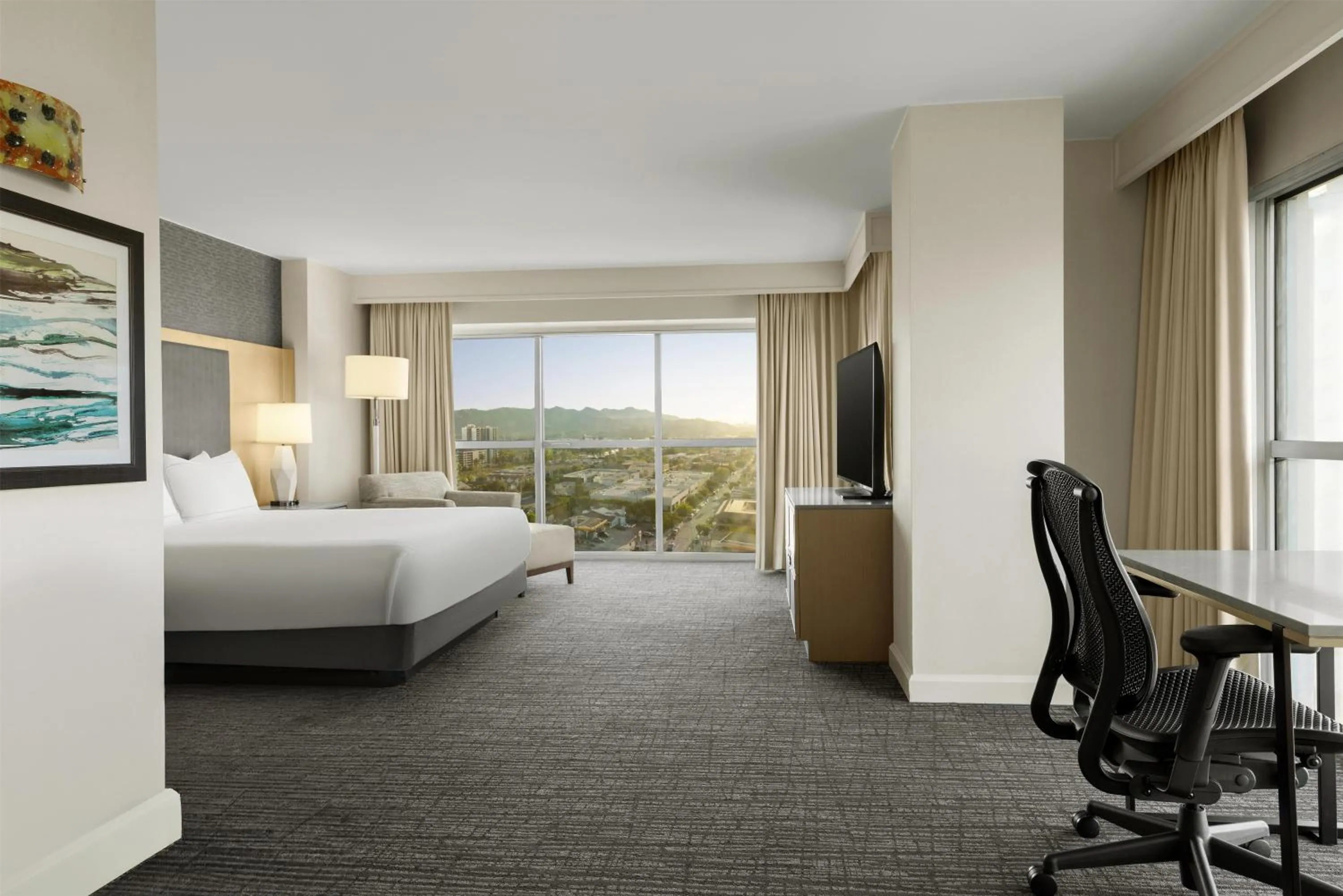 Bed in Hilton Los Angeles North-Glendale & Executive Meeting Center