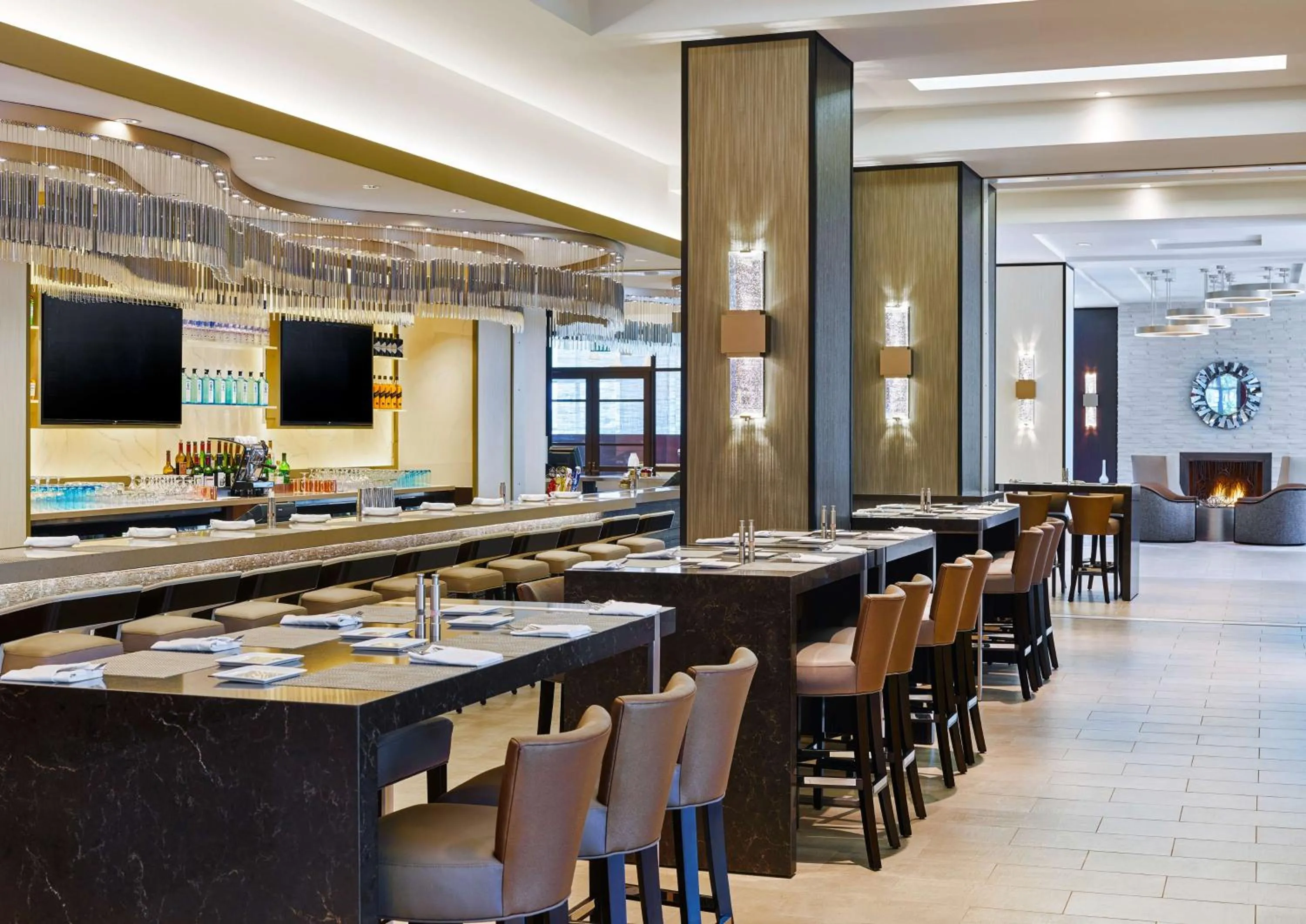 Lounge or bar in Hilton Los Angeles North-Glendale & Executive Meeting Center