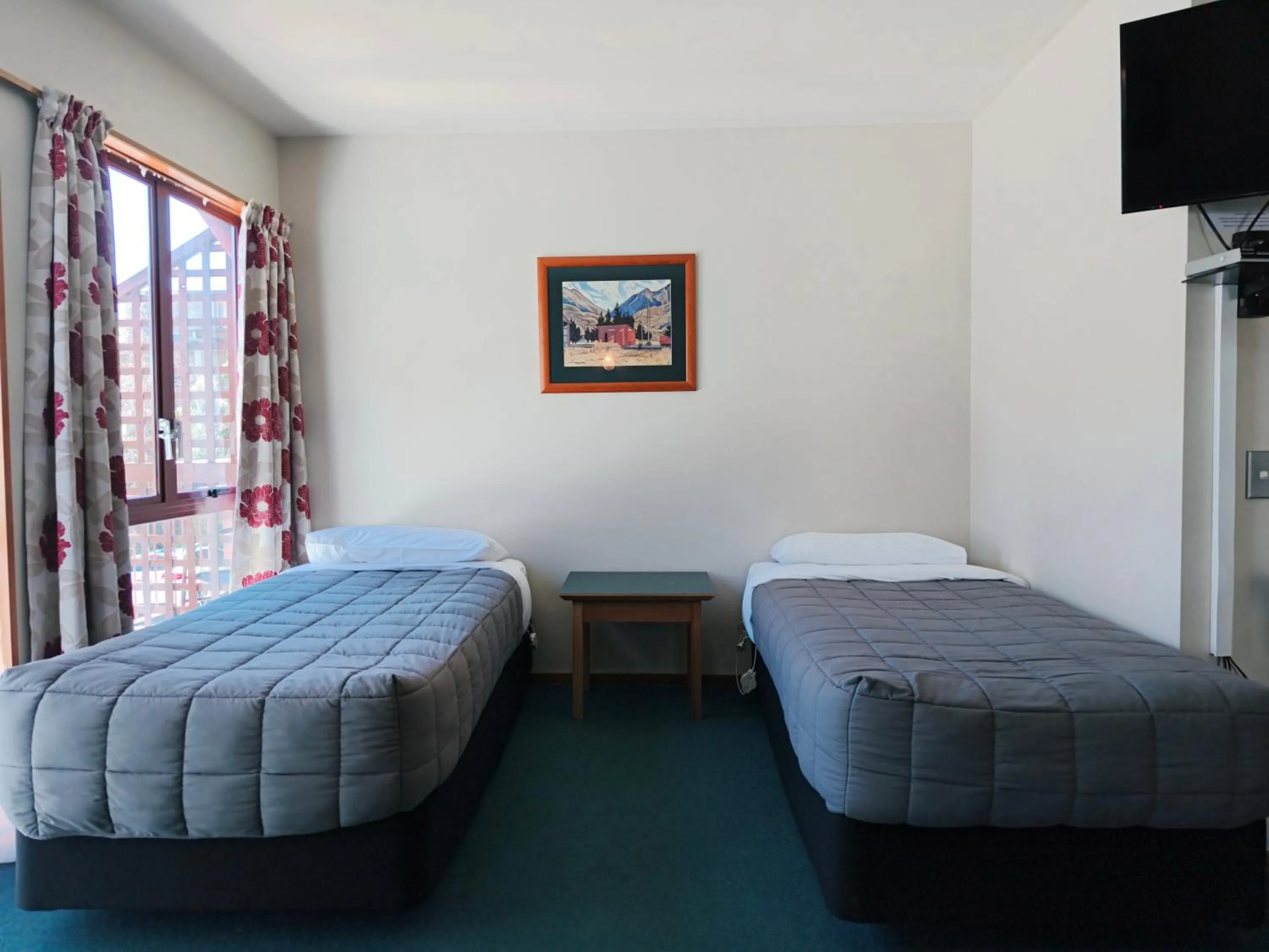 Bed in Aspen Lodge Motel