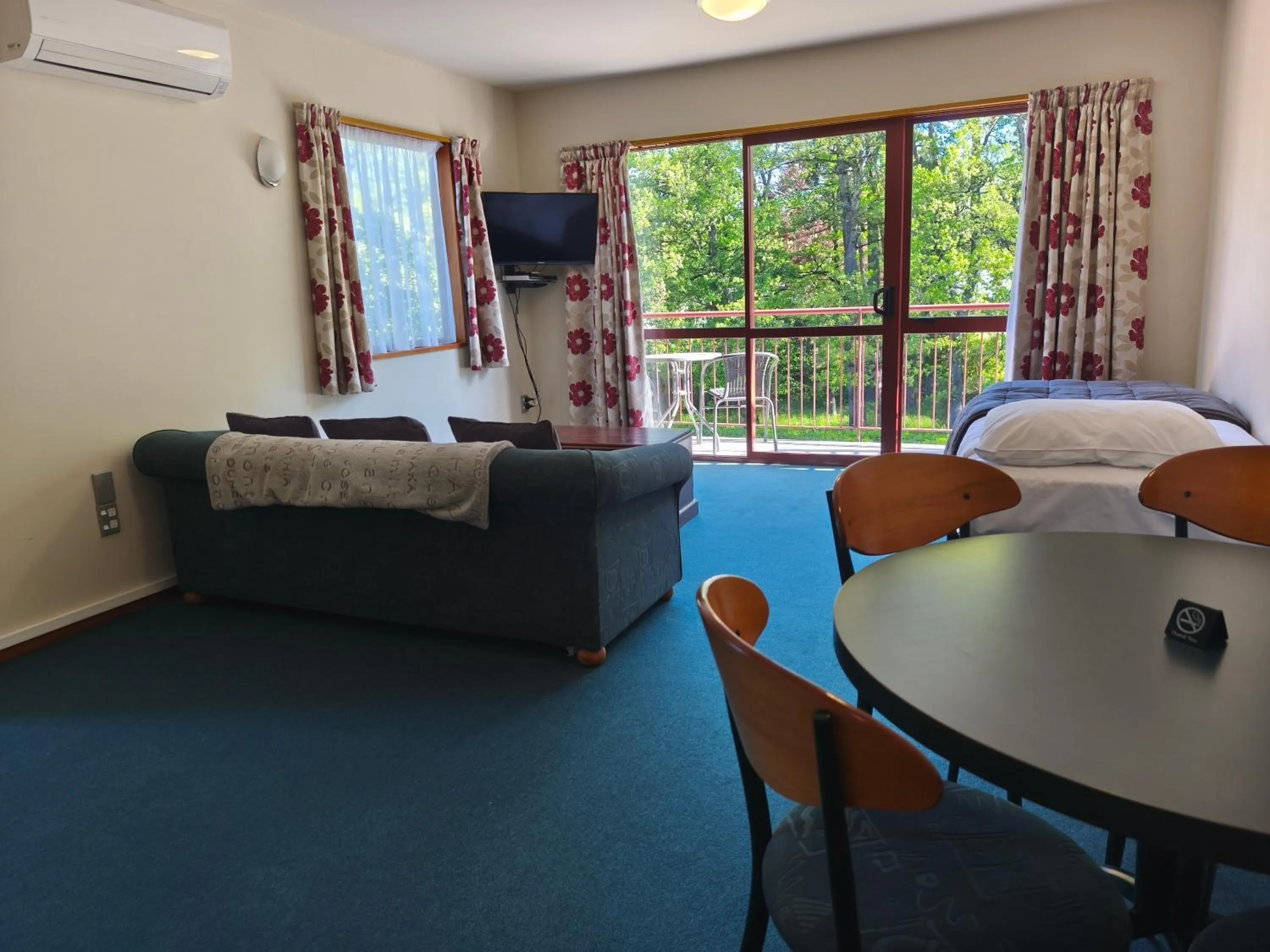 Bed in Aspen Lodge Motel