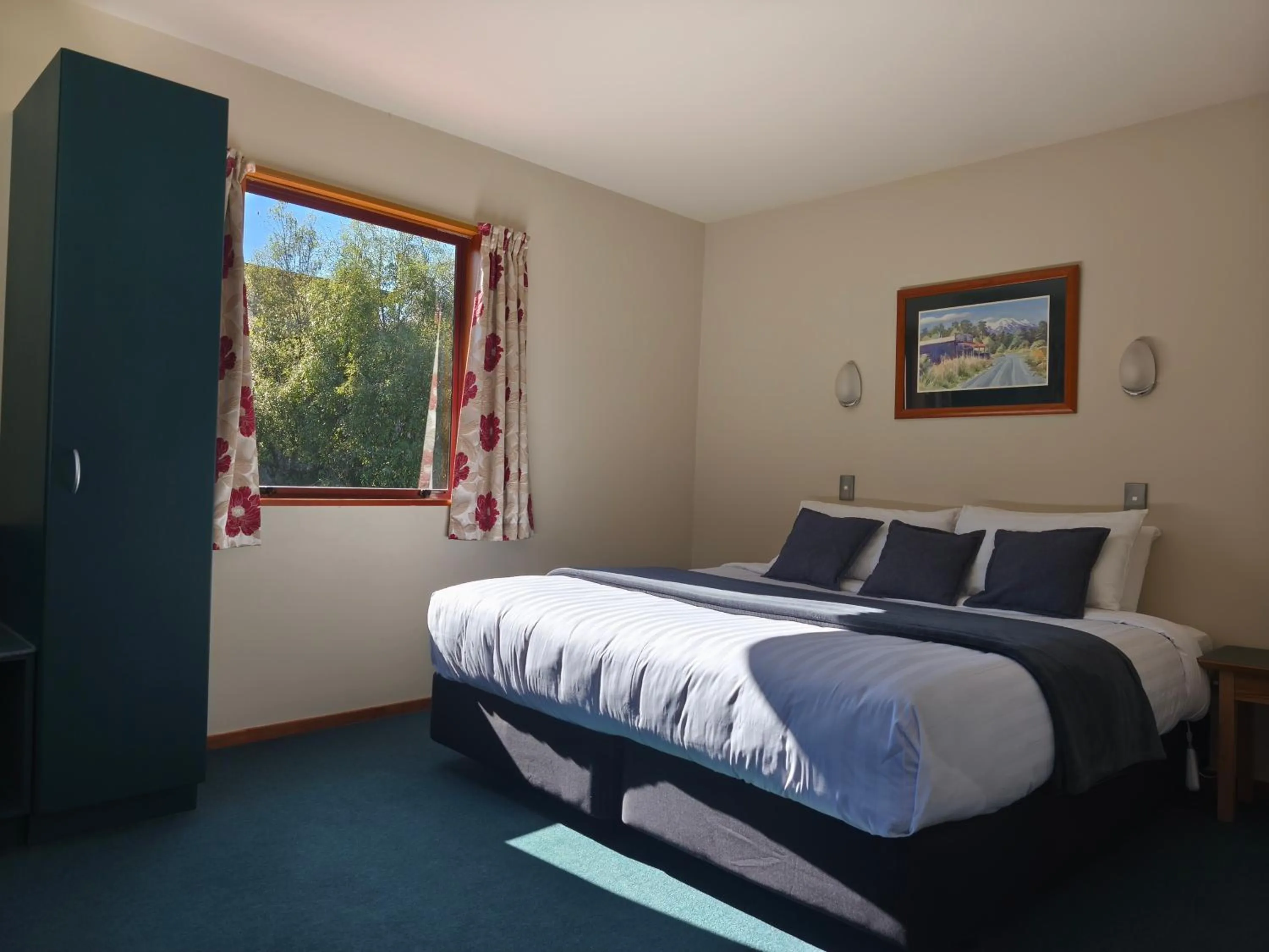 Bed in Aspen Lodge Motel