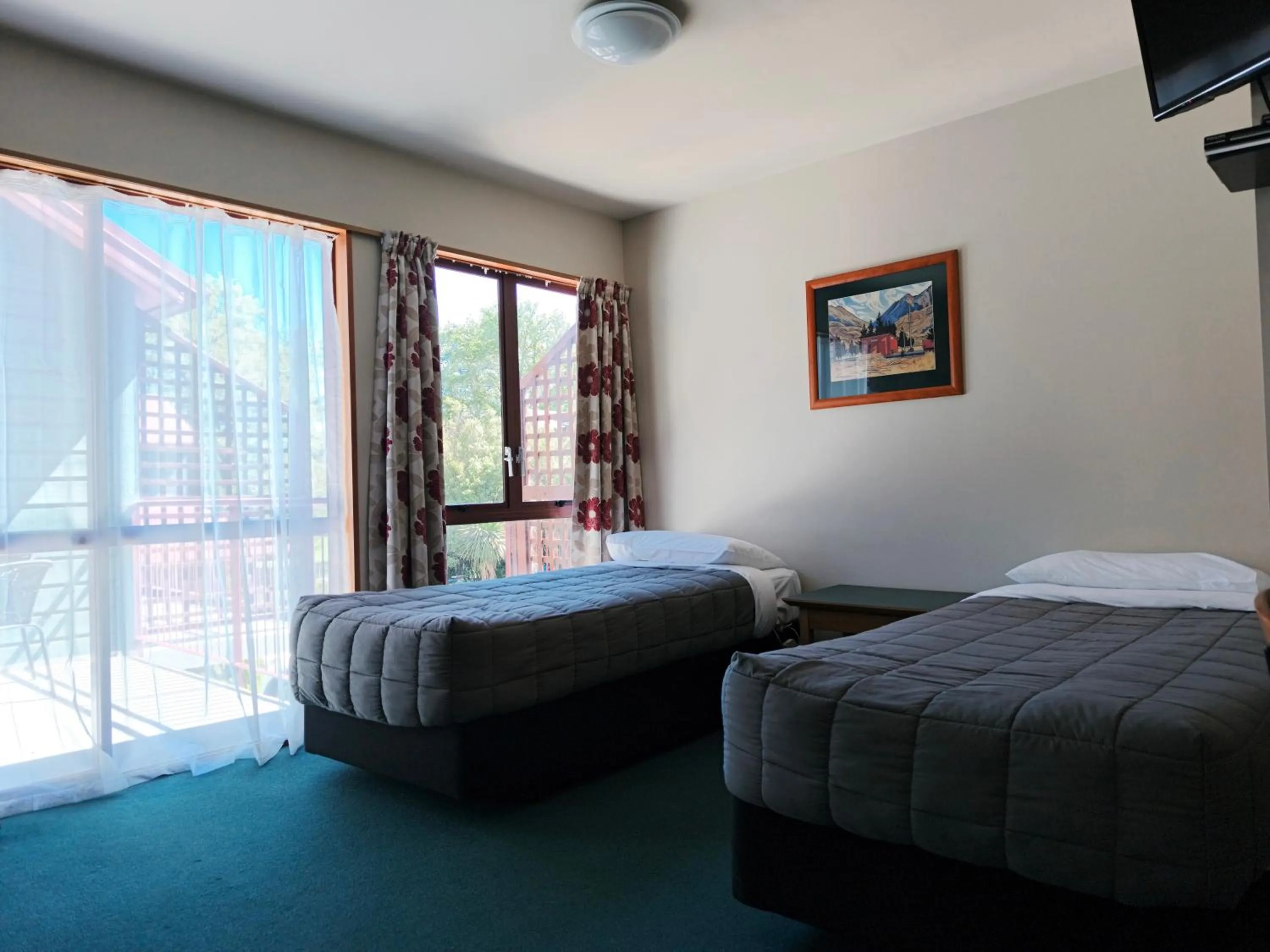 Bed in Aspen Lodge Motel