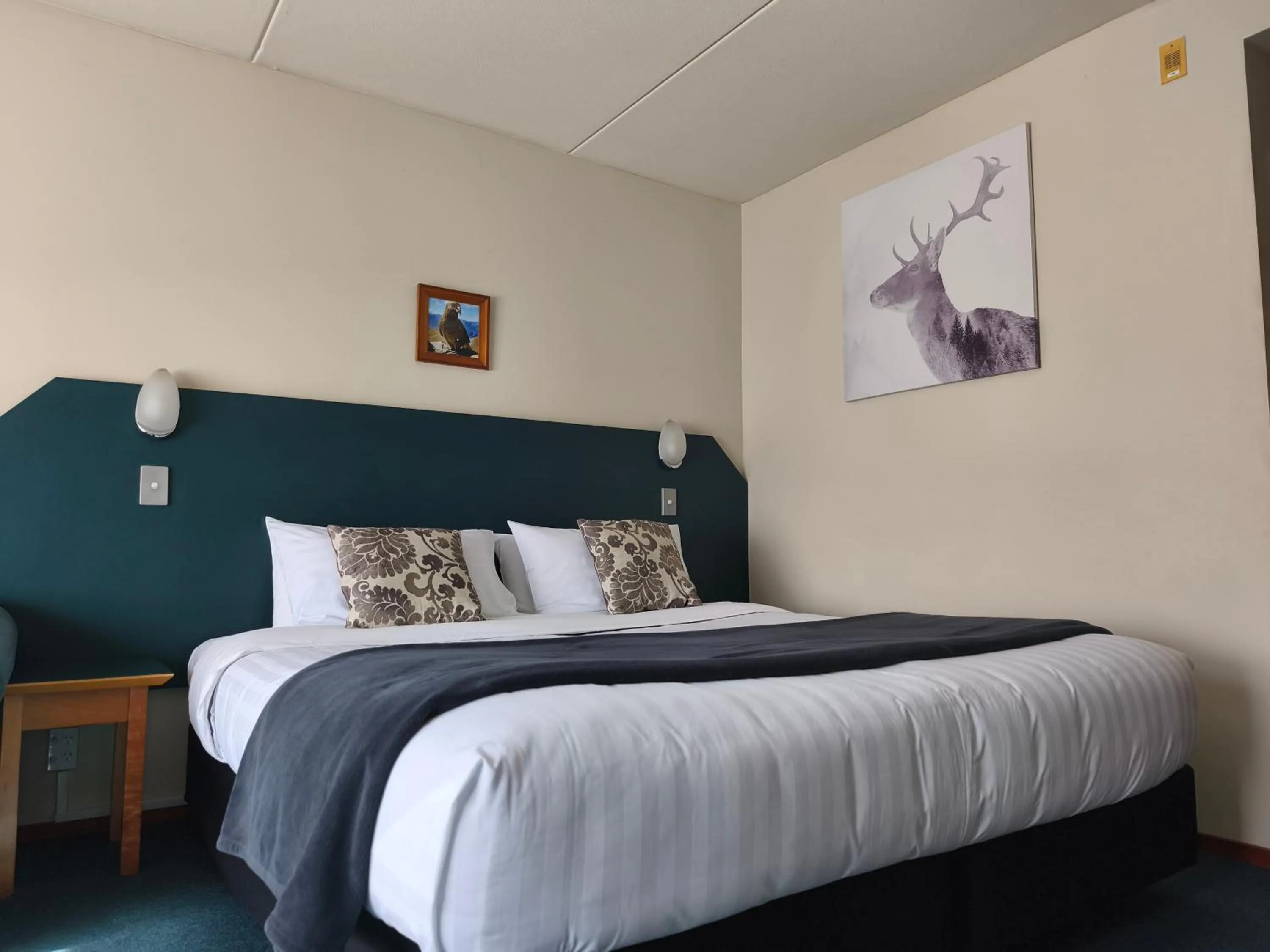 Bed in Aspen Lodge Motel