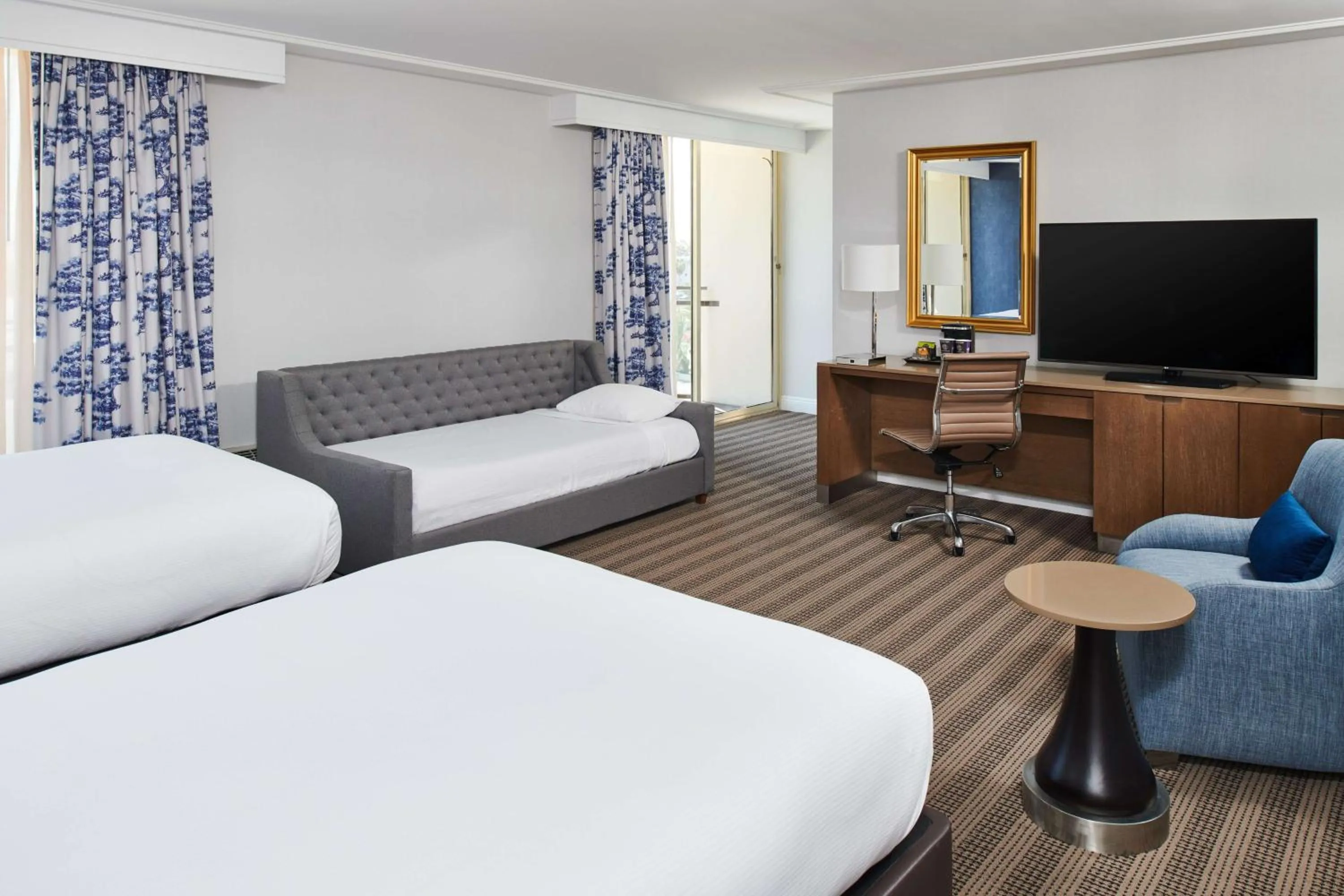 Bedroom, Bed in DoubleTree by Hilton Torrance - South Bay