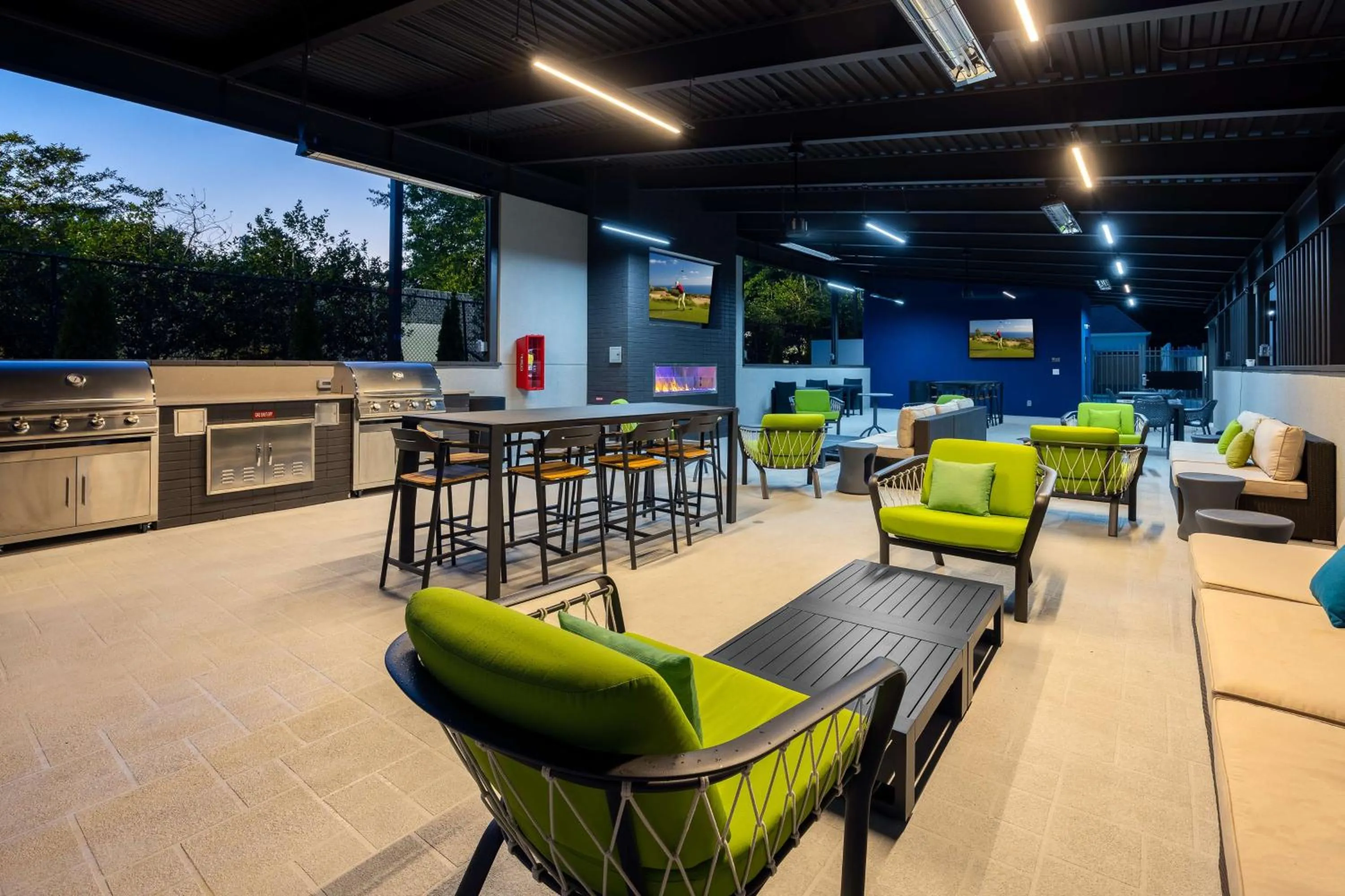 Patio in Hampton Inn & Suites Alpharetta Roswell