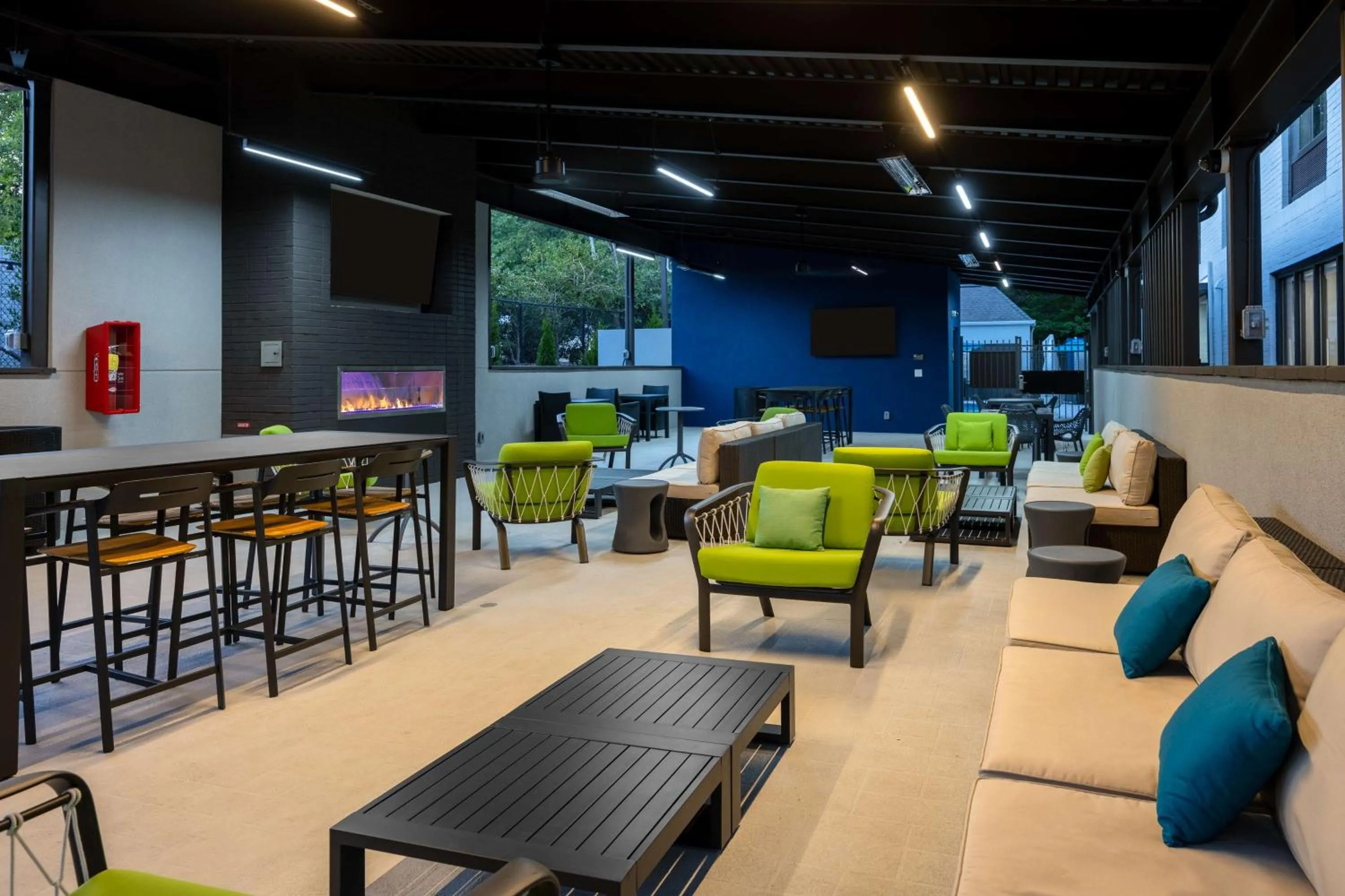 Patio in Hampton Inn & Suites Alpharetta Roswell