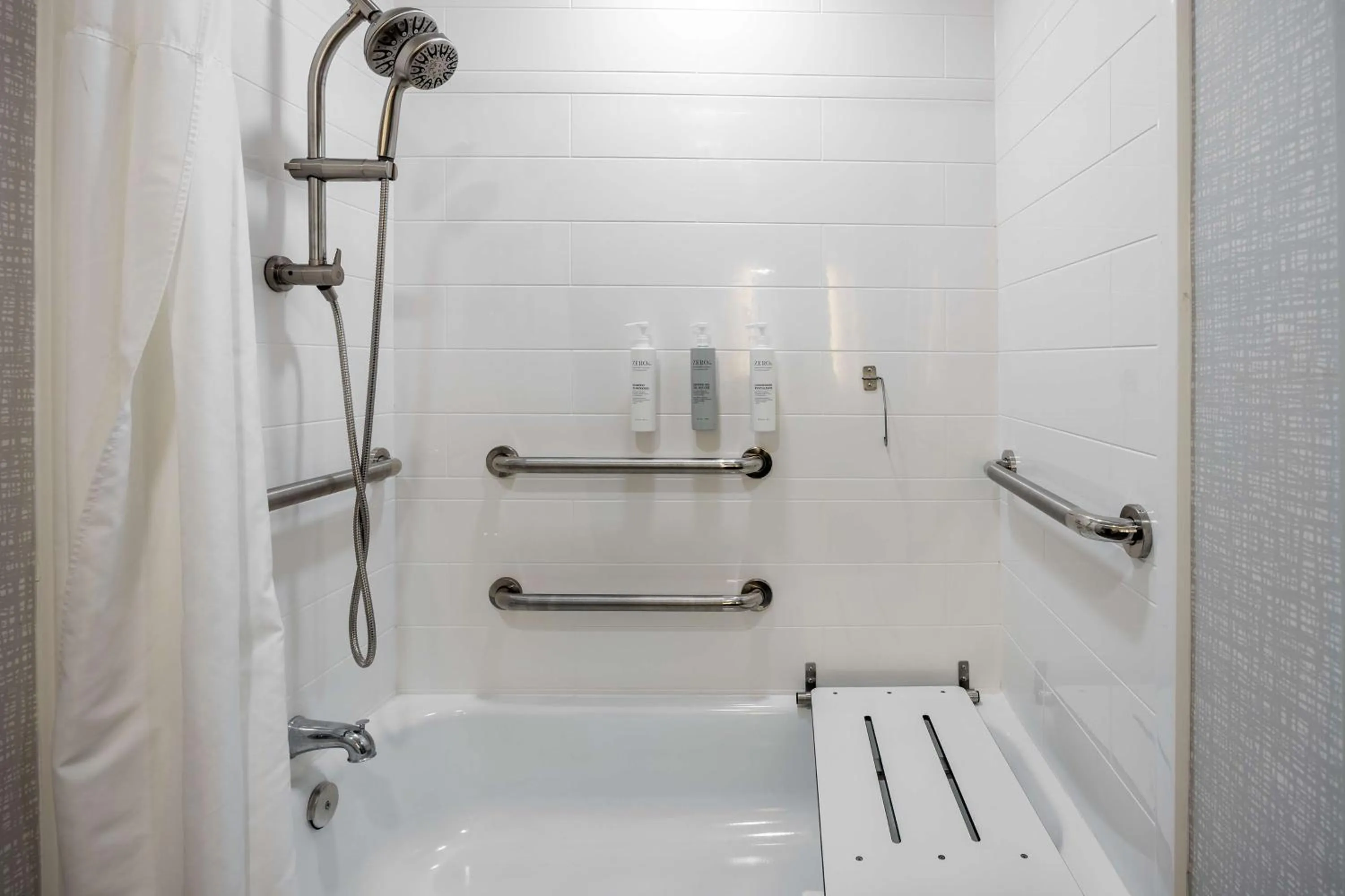 Bathroom in Hampton Inn & Suites Alpharetta Roswell