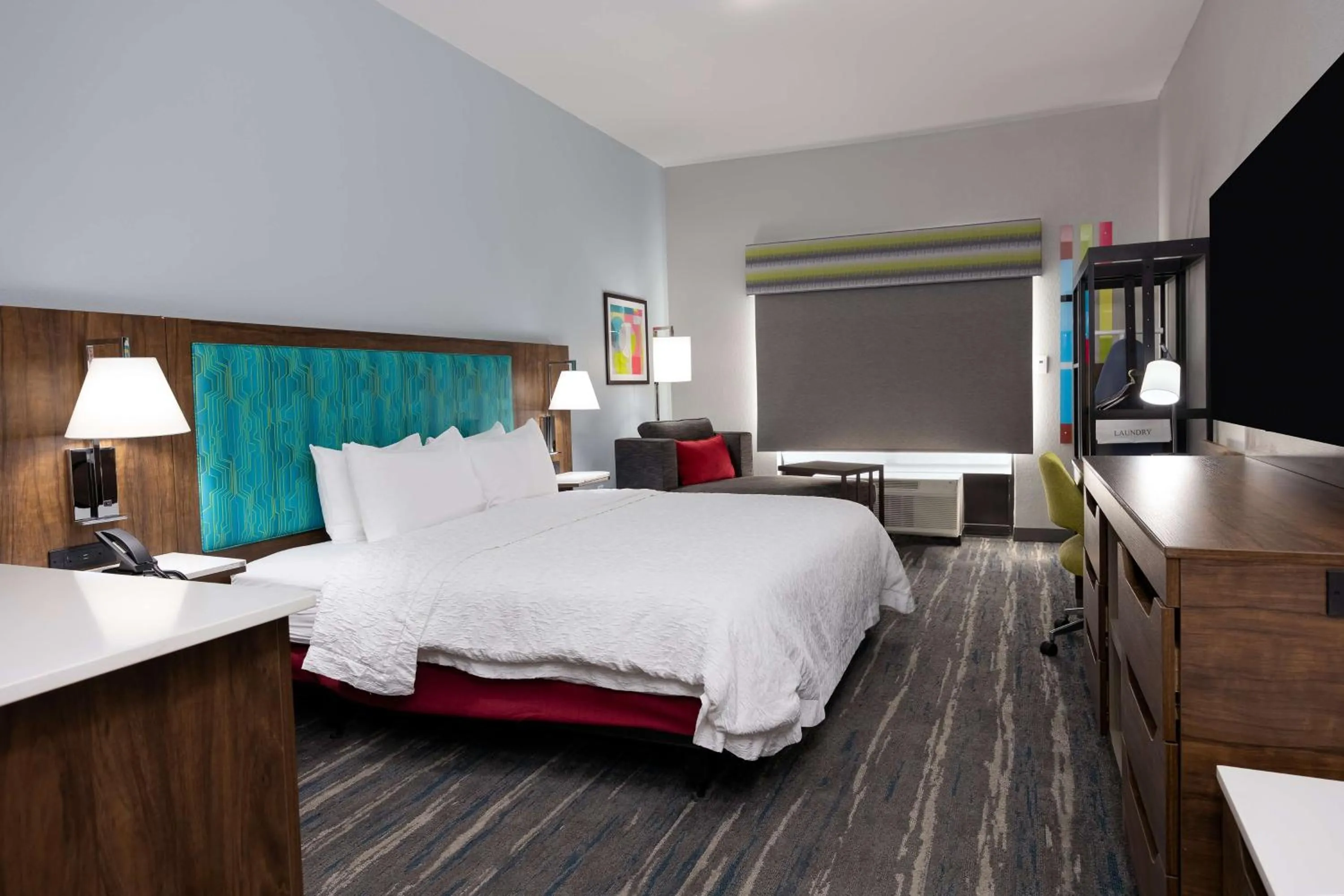 Bed in Hampton Inn & Suites Alpharetta Roswell