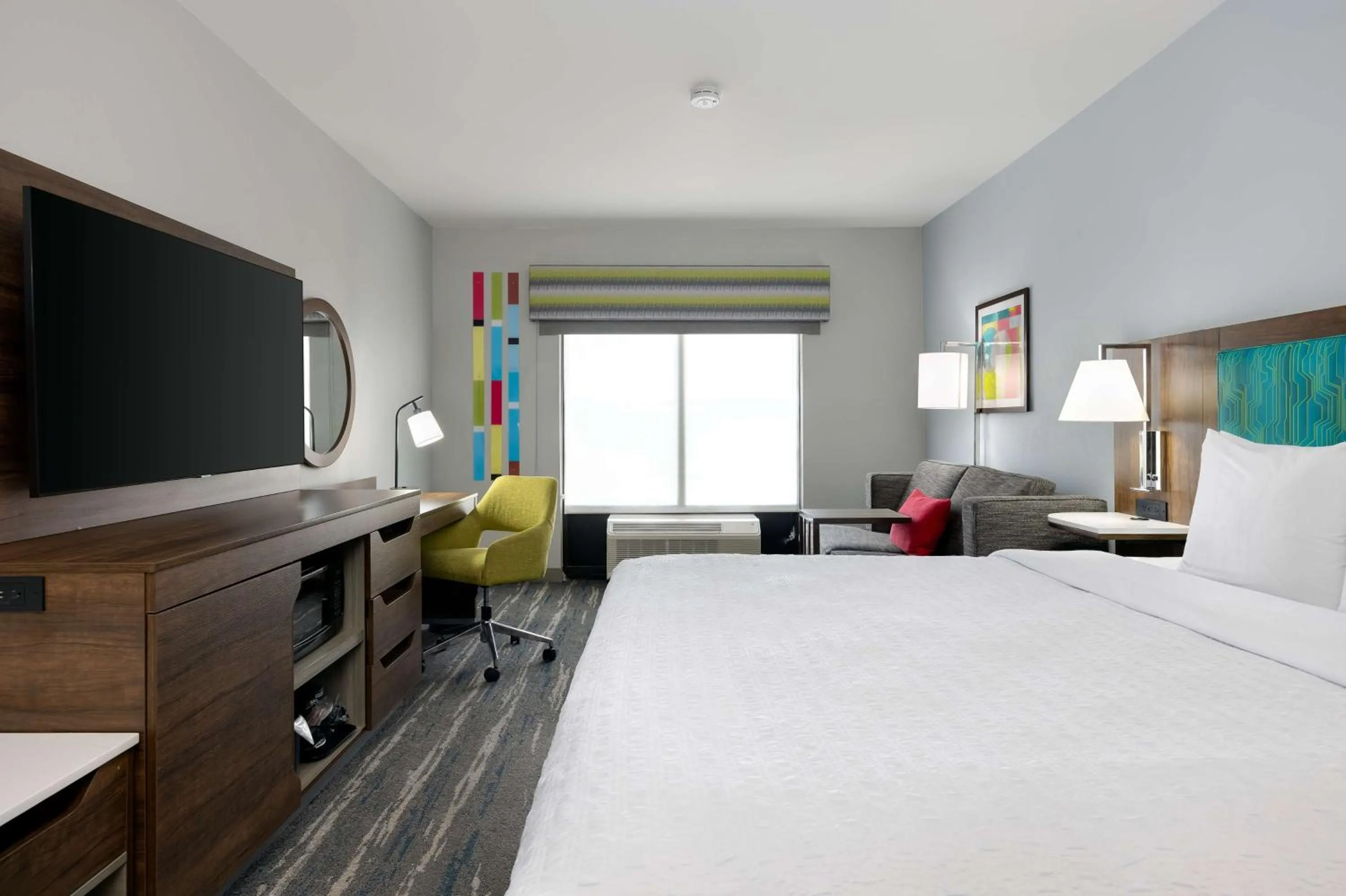 Living room, Bed in Hampton Inn & Suites Alpharetta Roswell