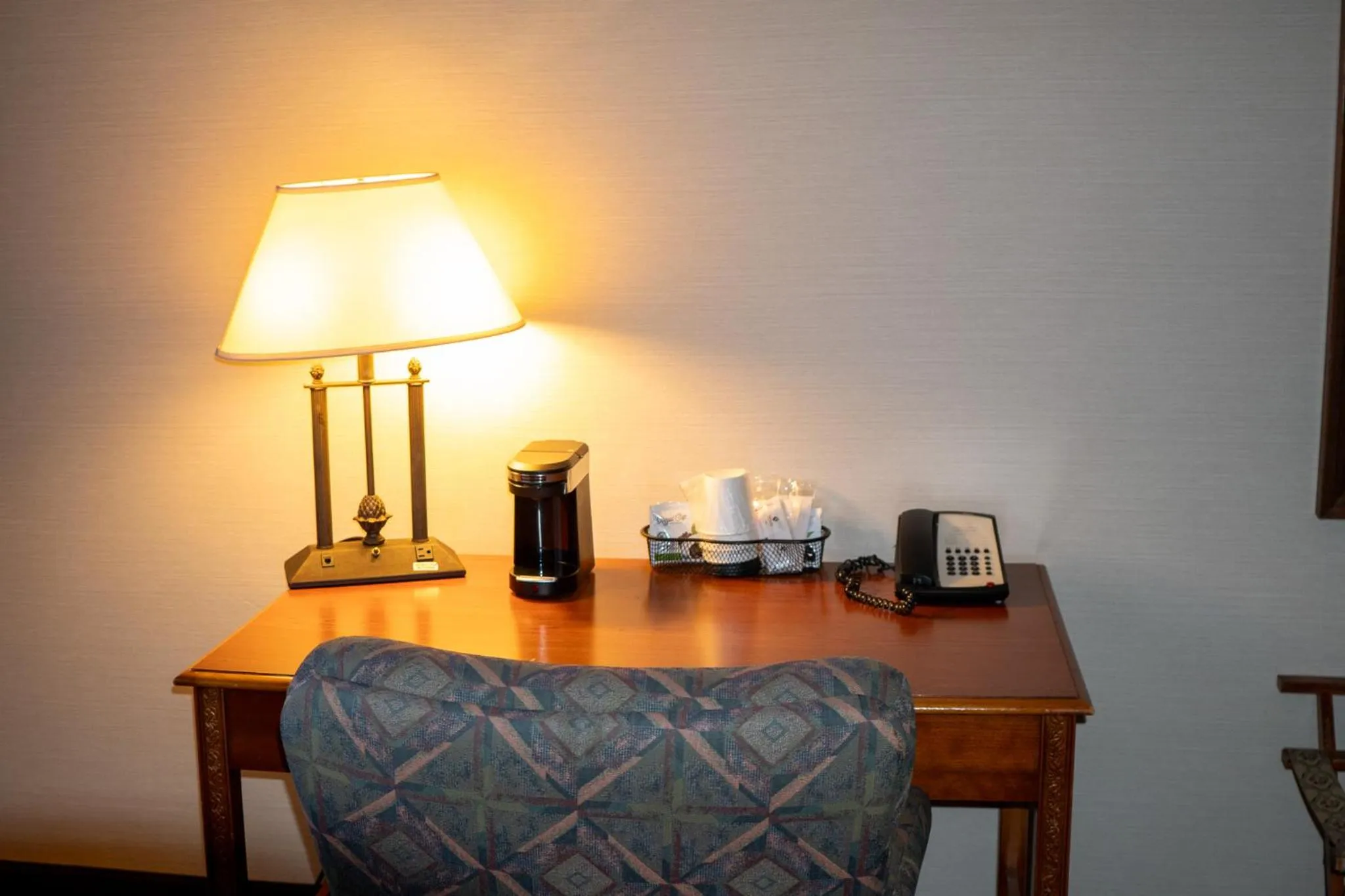 Seating area in Hotel Topeka at City Center