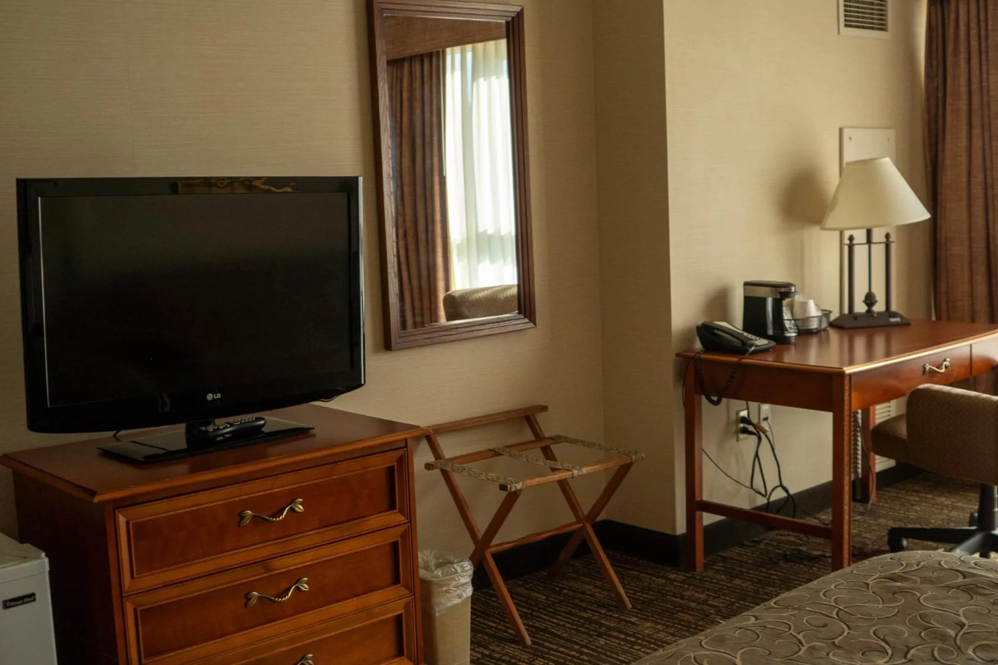 Seating area in Hotel Topeka at City Center