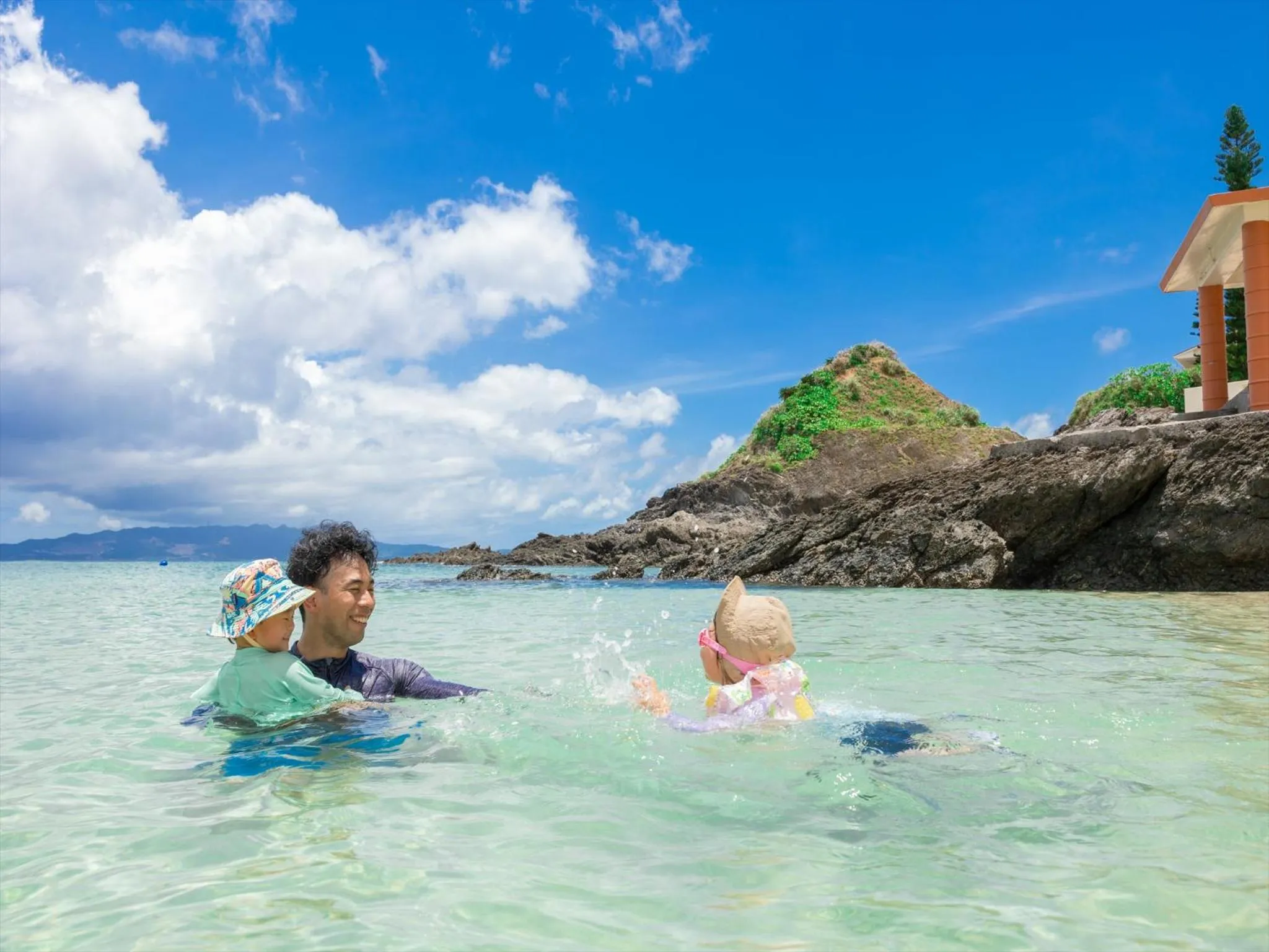 Swimming pool in Hotel Miyuki Beach