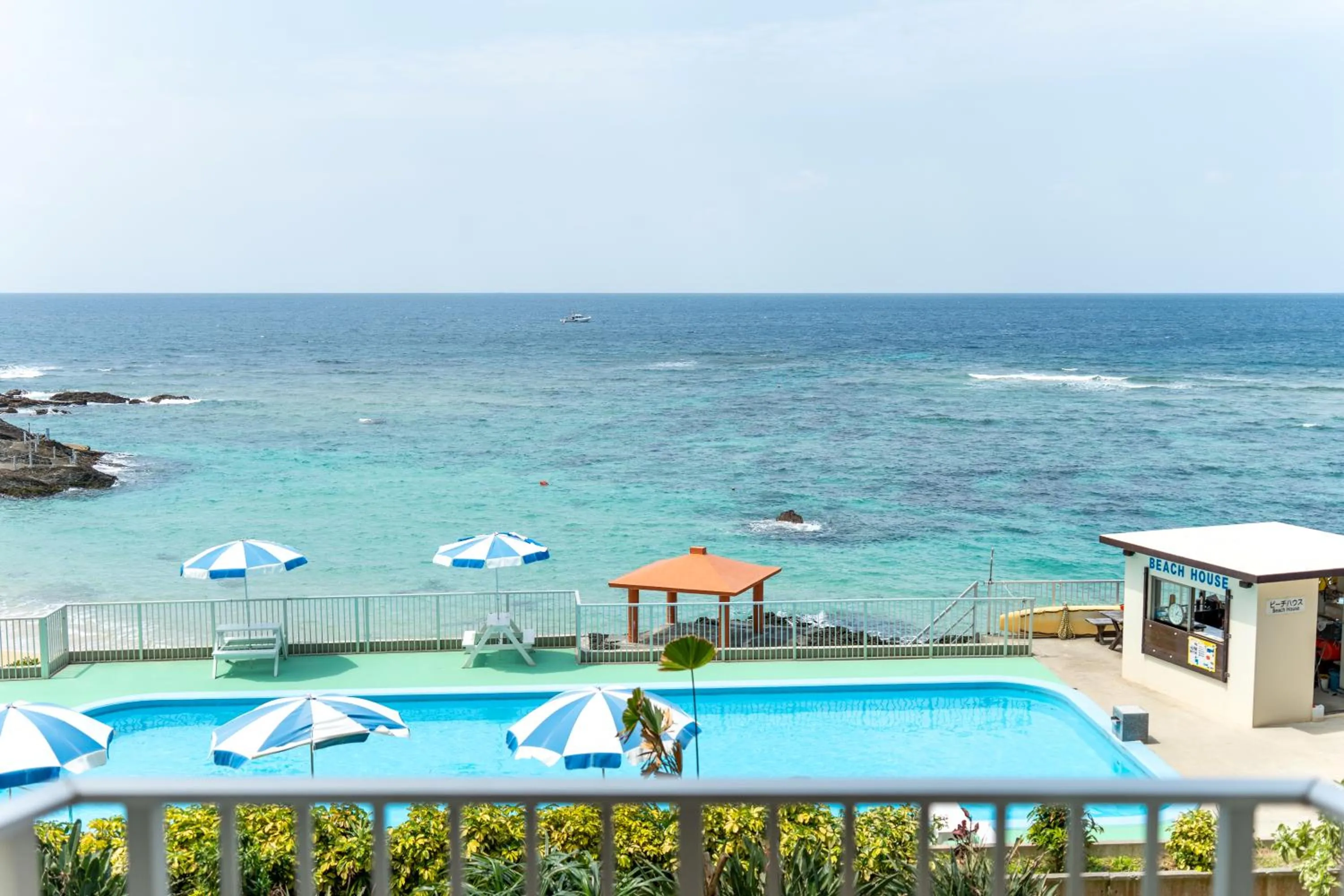 Swimming pool in Hotel Miyuki Beach