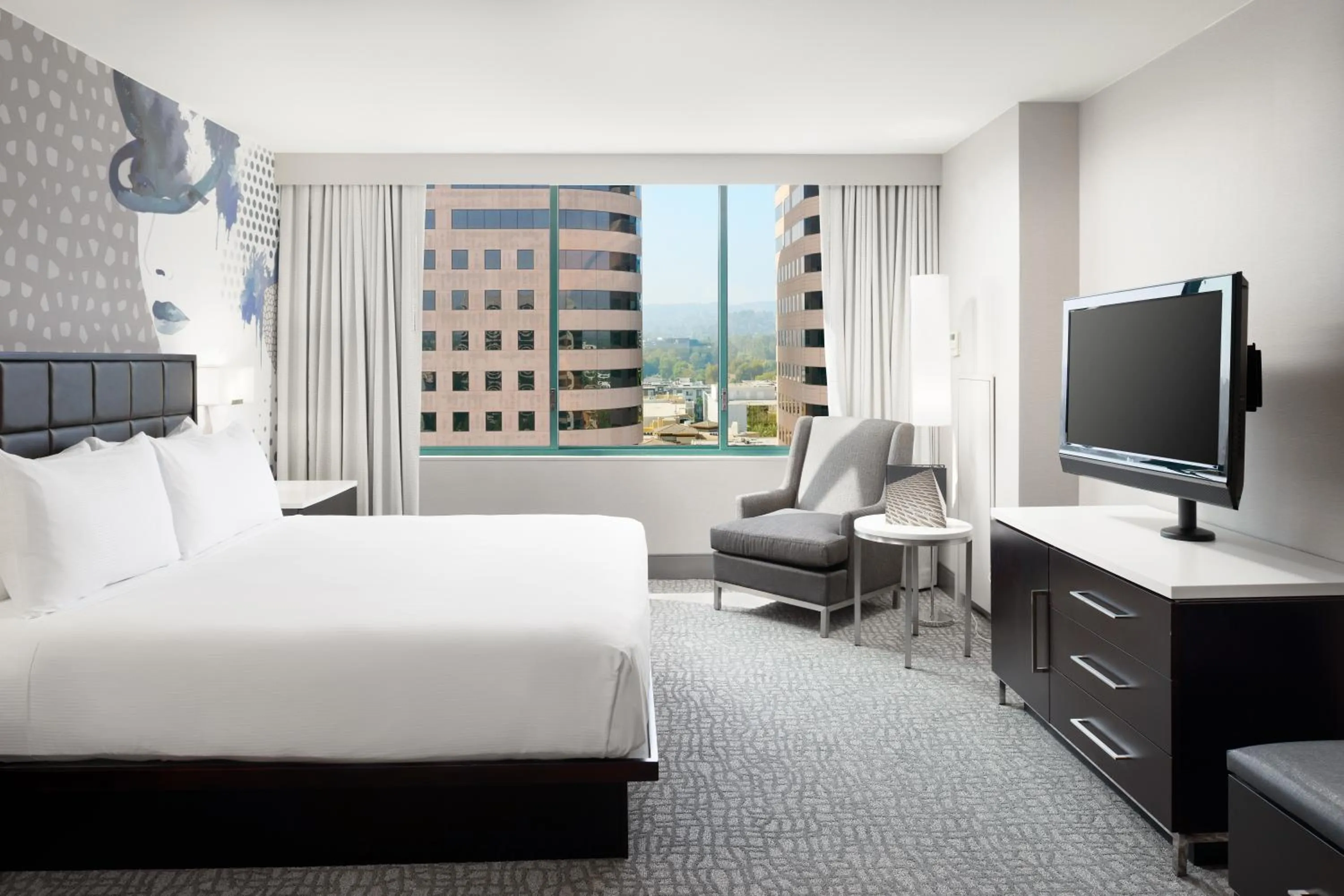 Bedroom, Bed in Hilton Woodland Hills/ Los Angeles