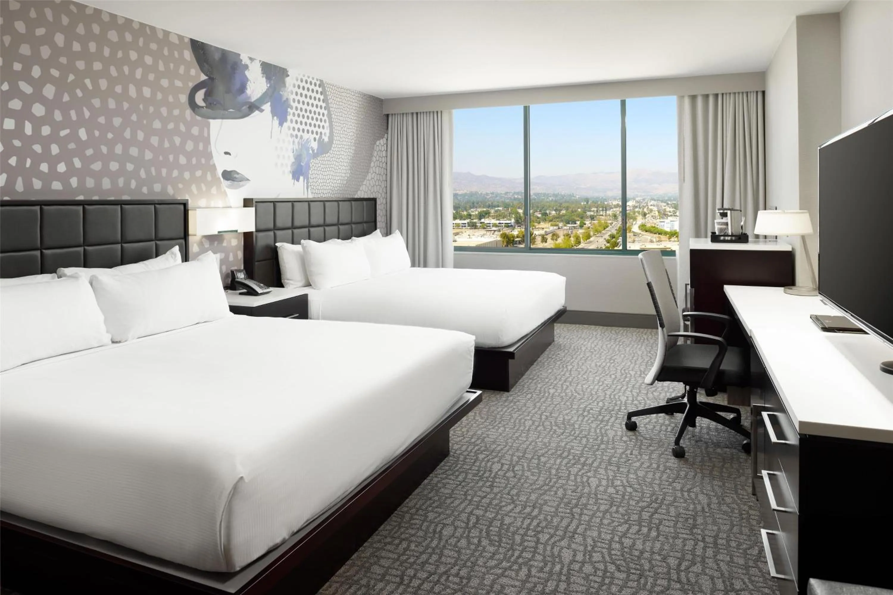 Bed in Hilton Woodland Hills/ Los Angeles