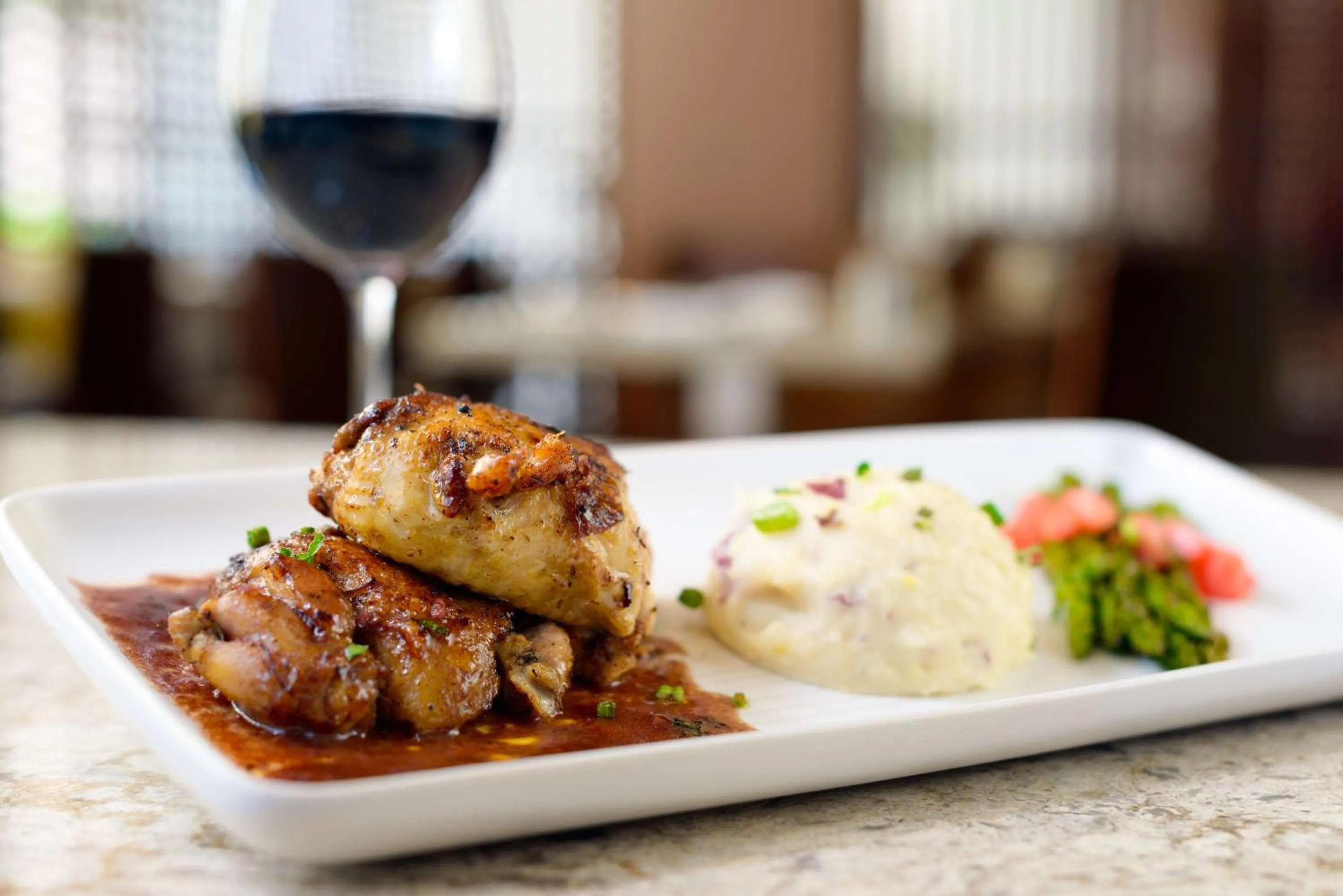 Dining area in Hilton Woodland Hills/ Los Angeles