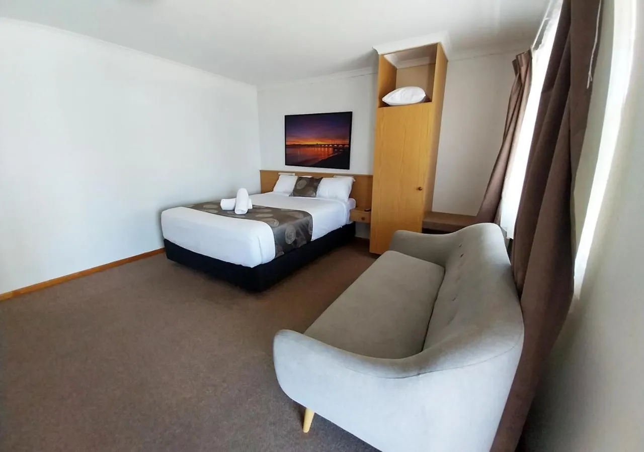 Photo of the whole room, Bed in Blue Shades Motel