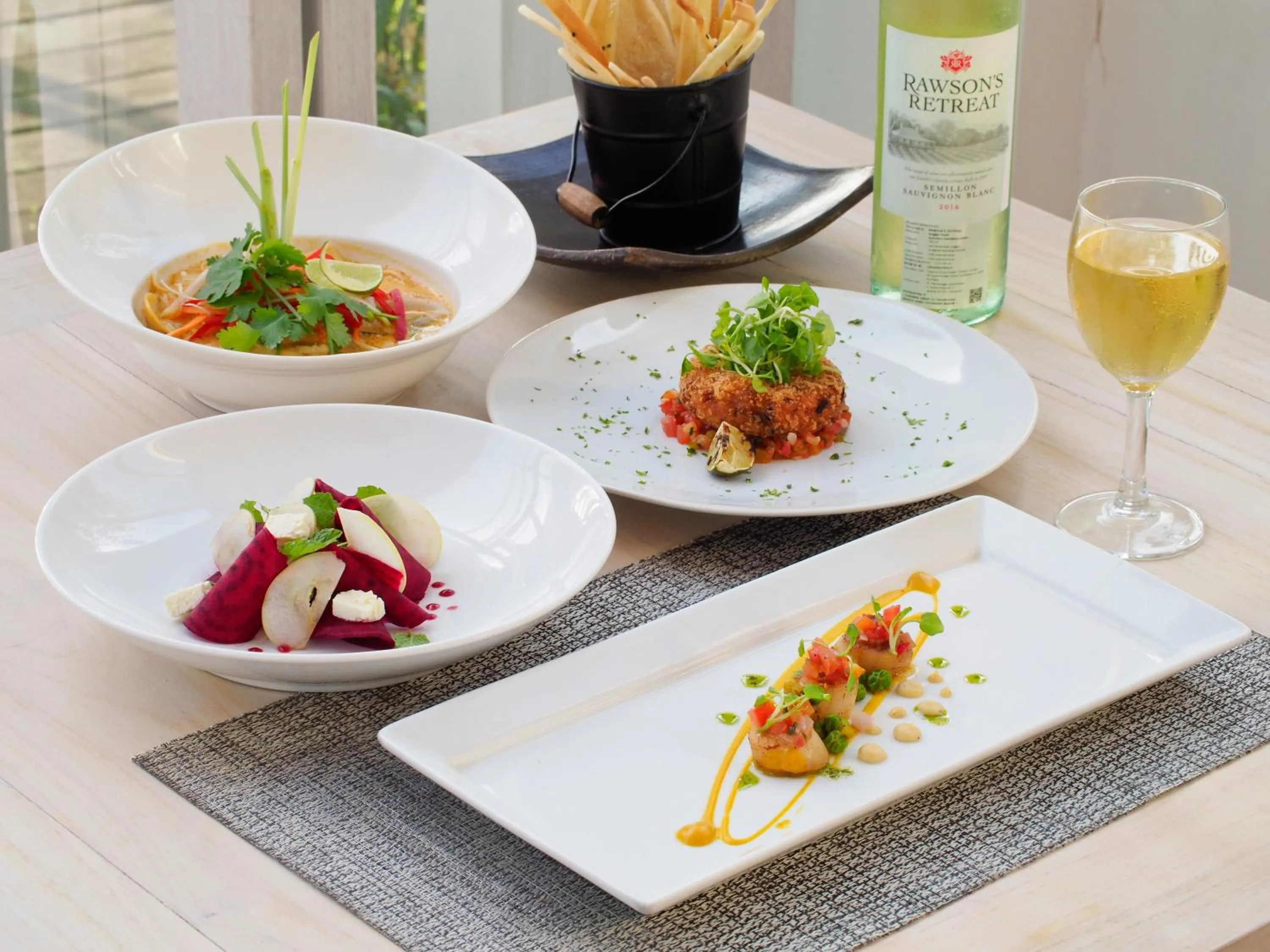 Food and drinks in MAHAMAYA Gili Meno