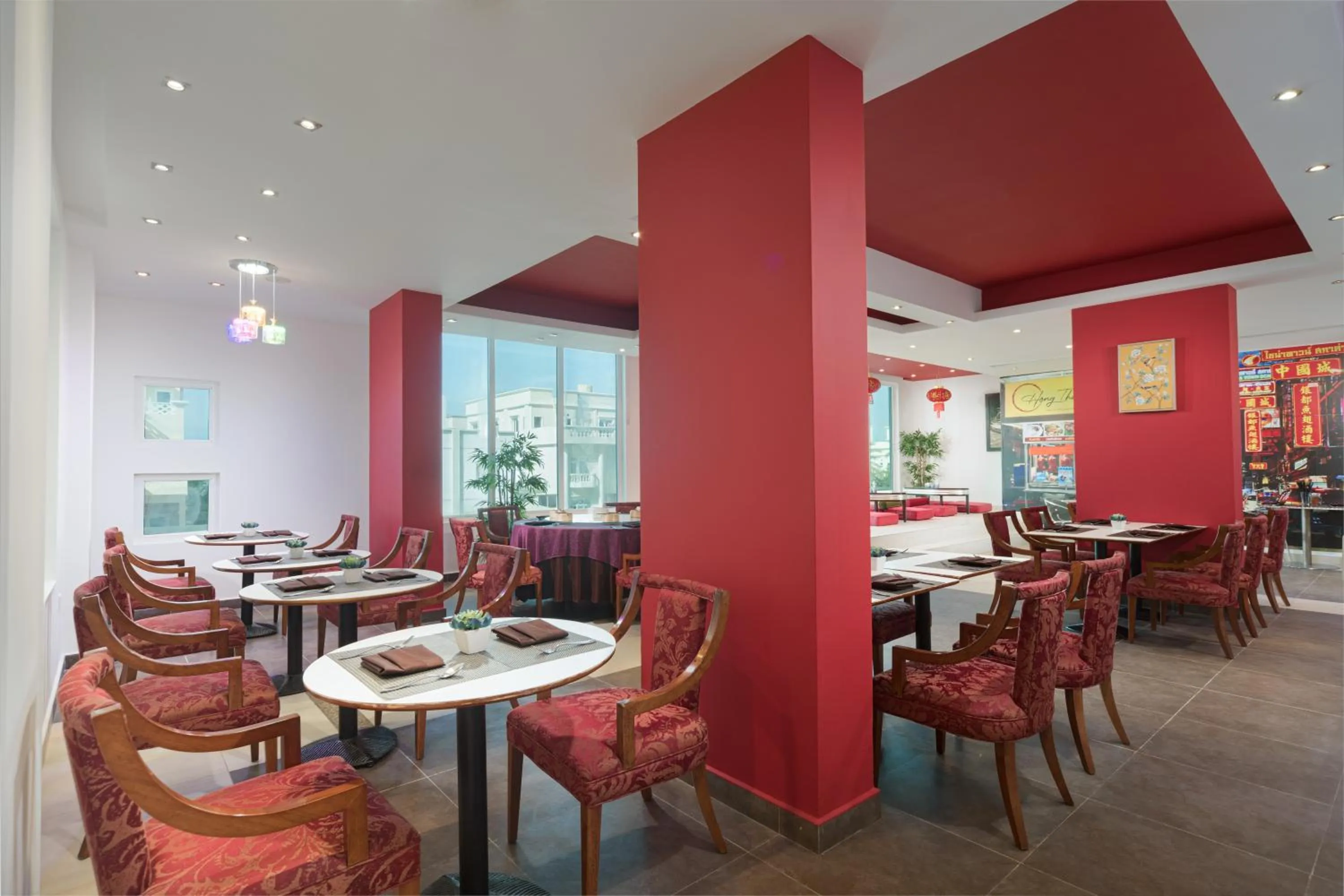 Restaurant/places to eat in Al Hail Waves Hotel Managed By Centara