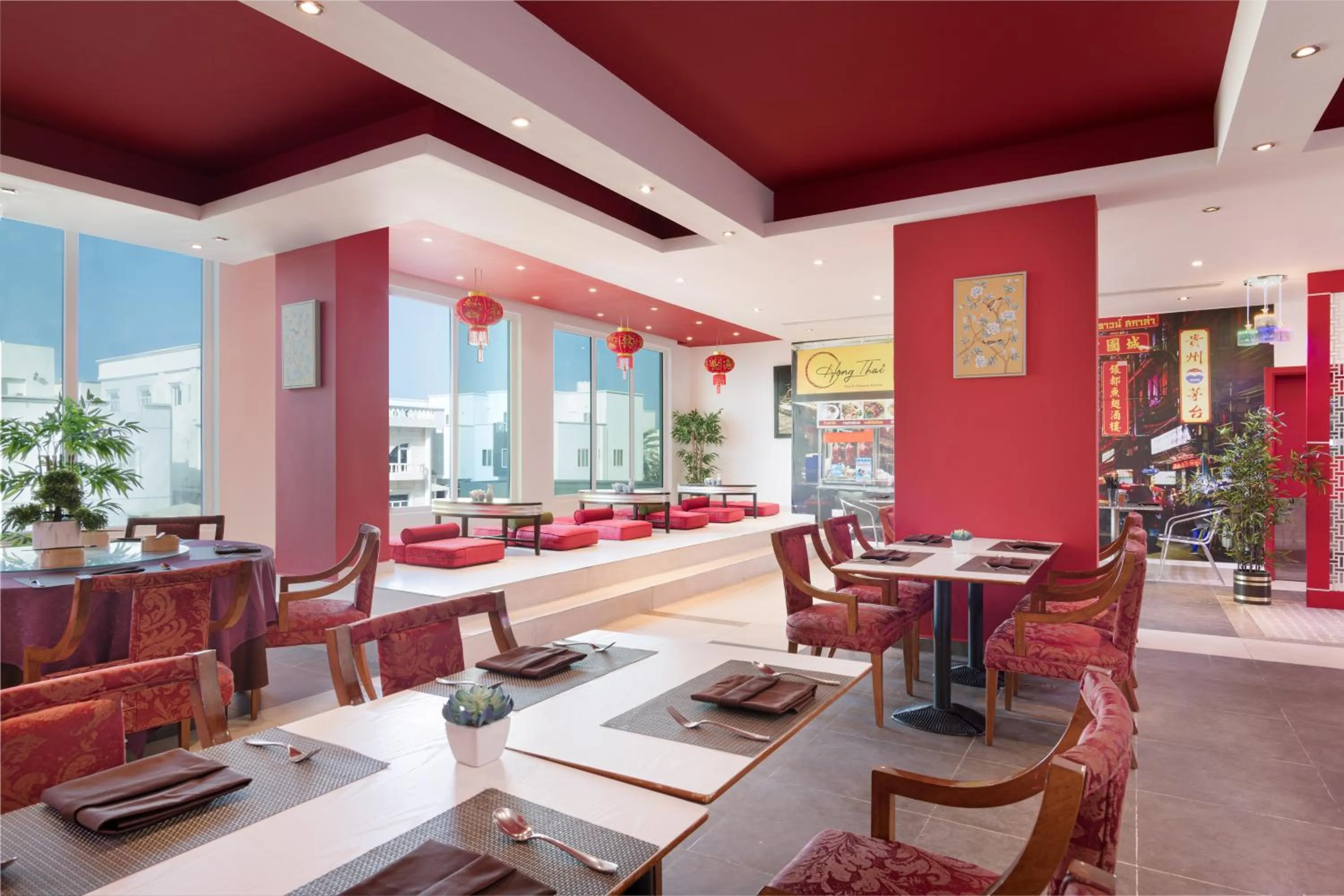 Restaurant/places to eat in Al Hail Waves Hotel Managed By Centara