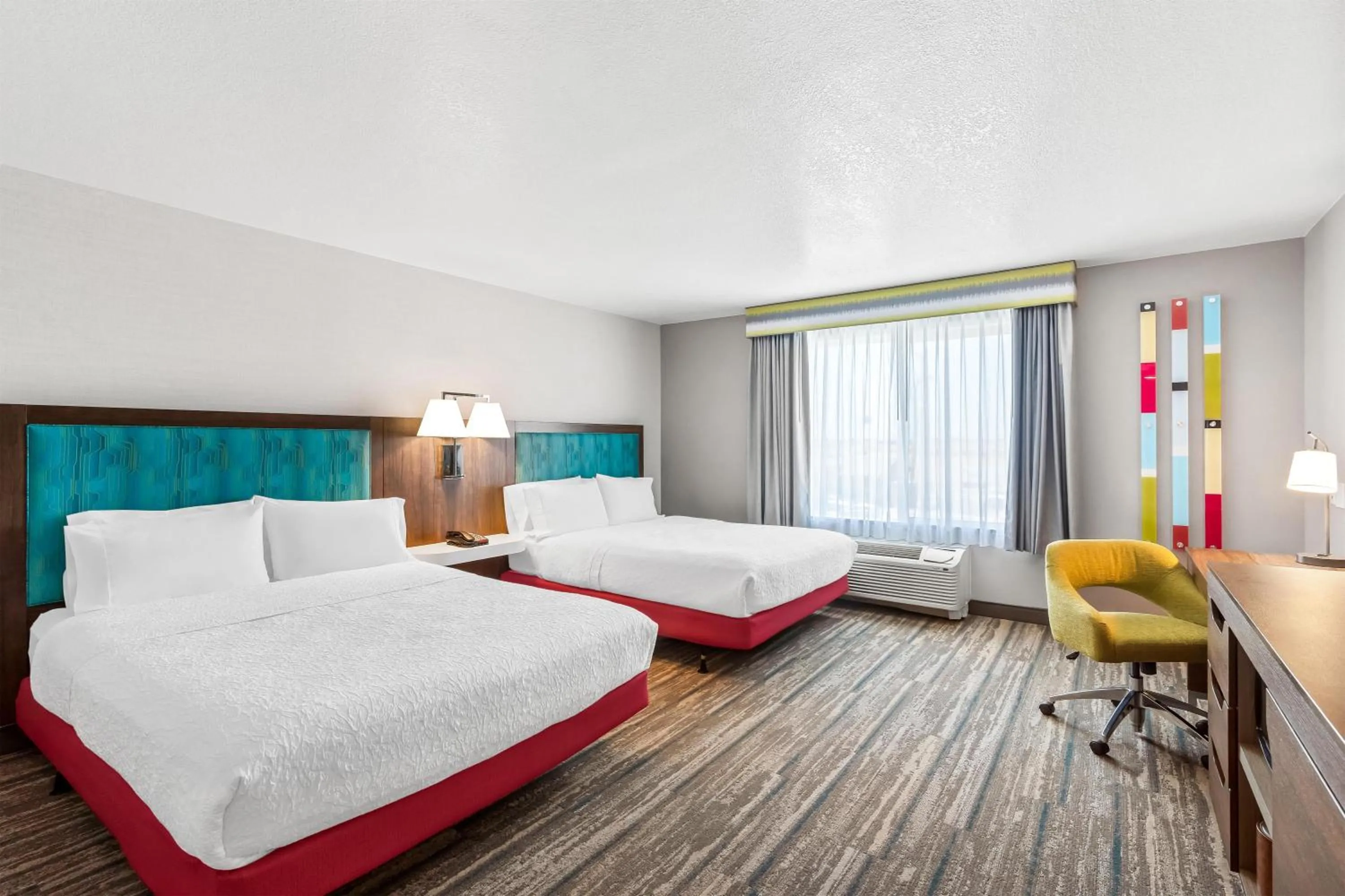 Bed in Hampton Inn & Suites Lathrop