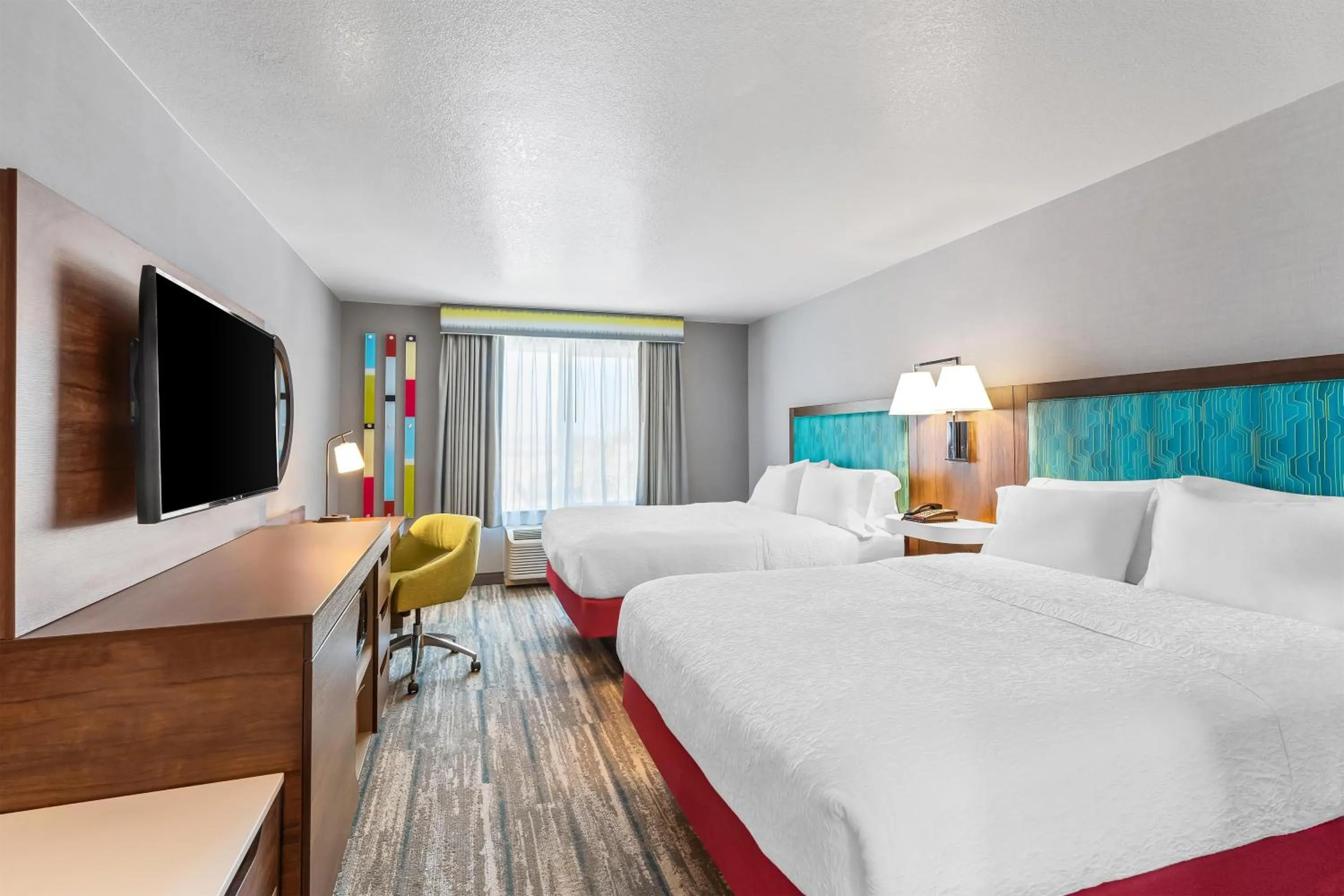 Bed in Hampton Inn & Suites Lathrop