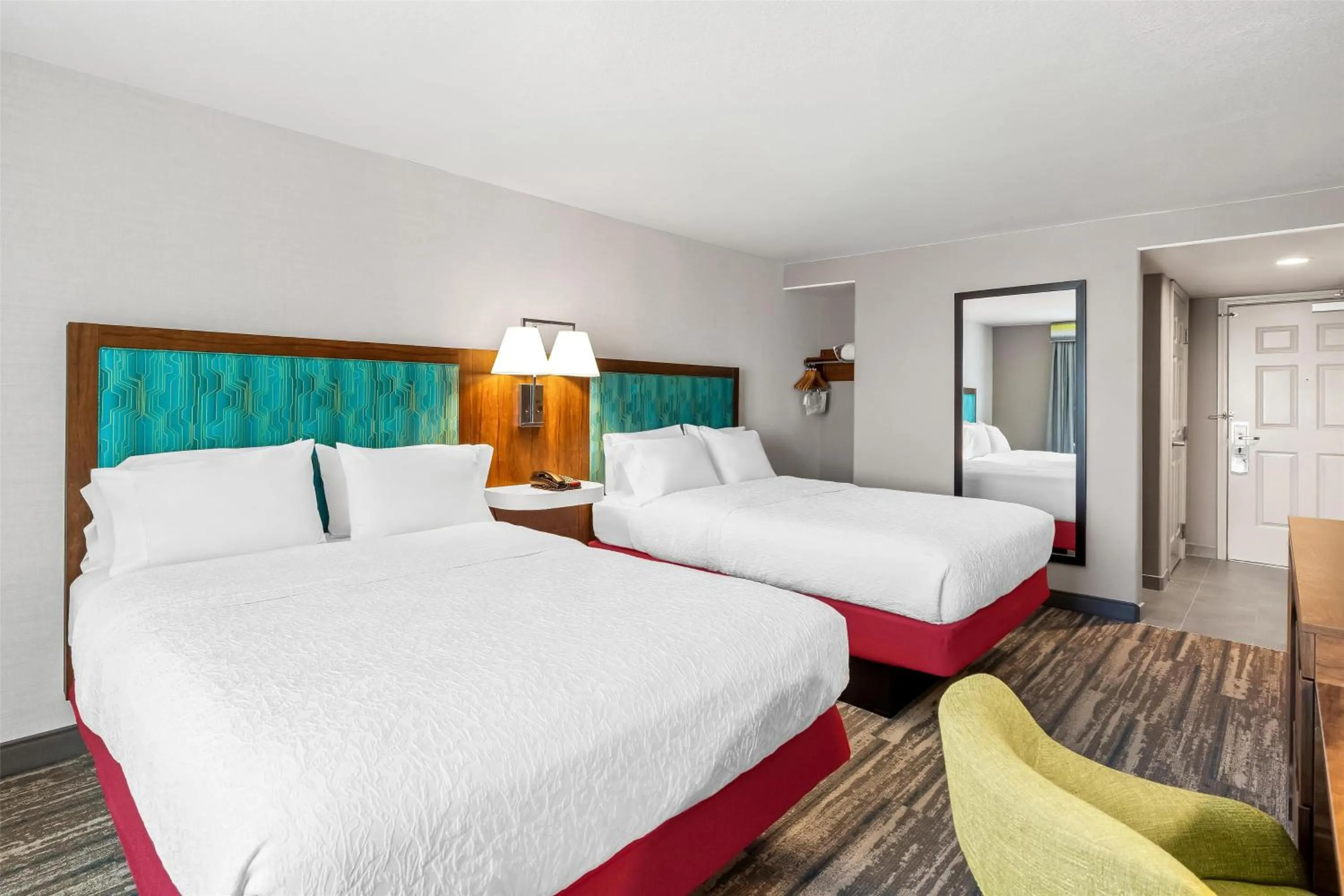 Bed in Hampton Inn & Suites Lathrop