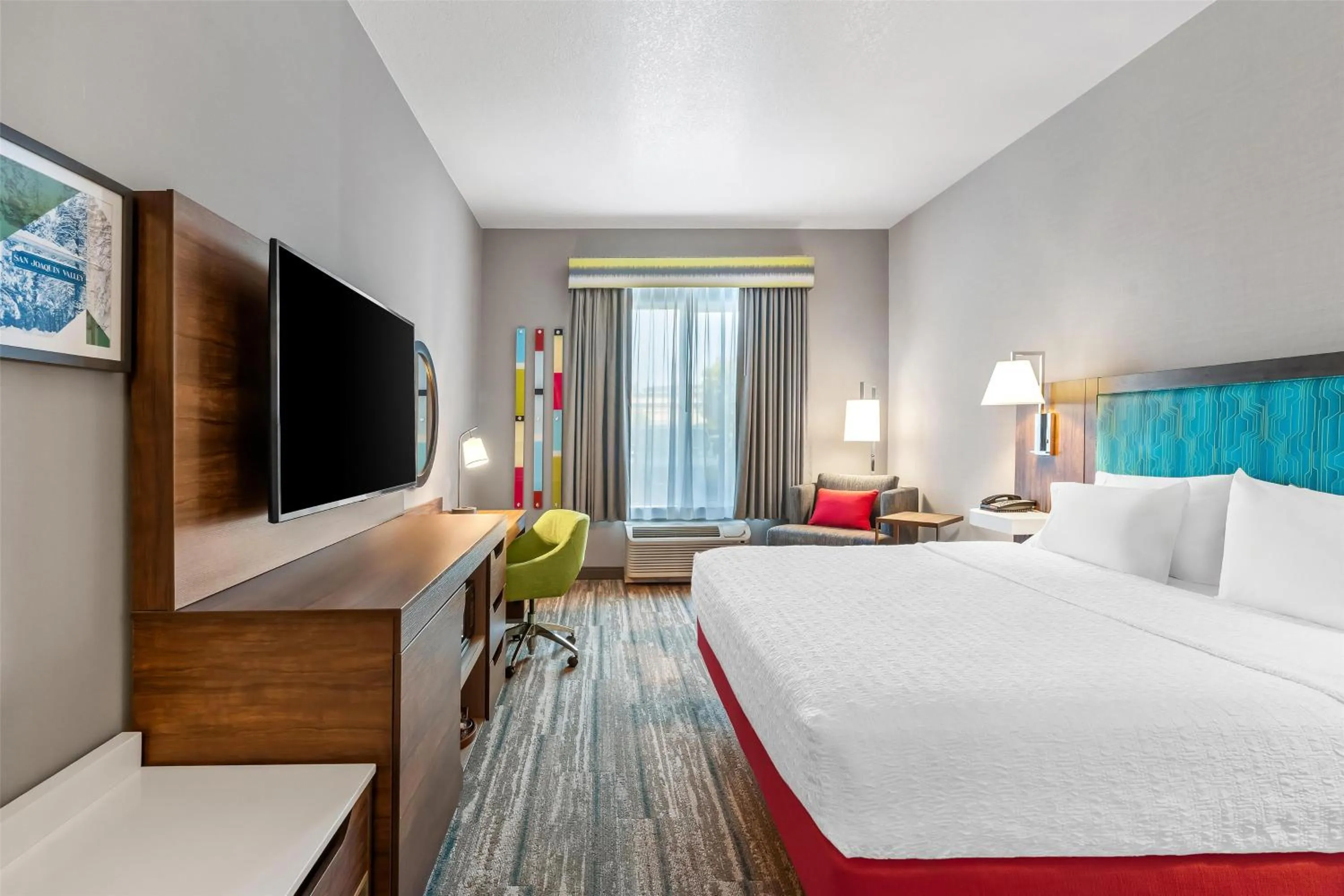 Bed in Hampton Inn & Suites Lathrop