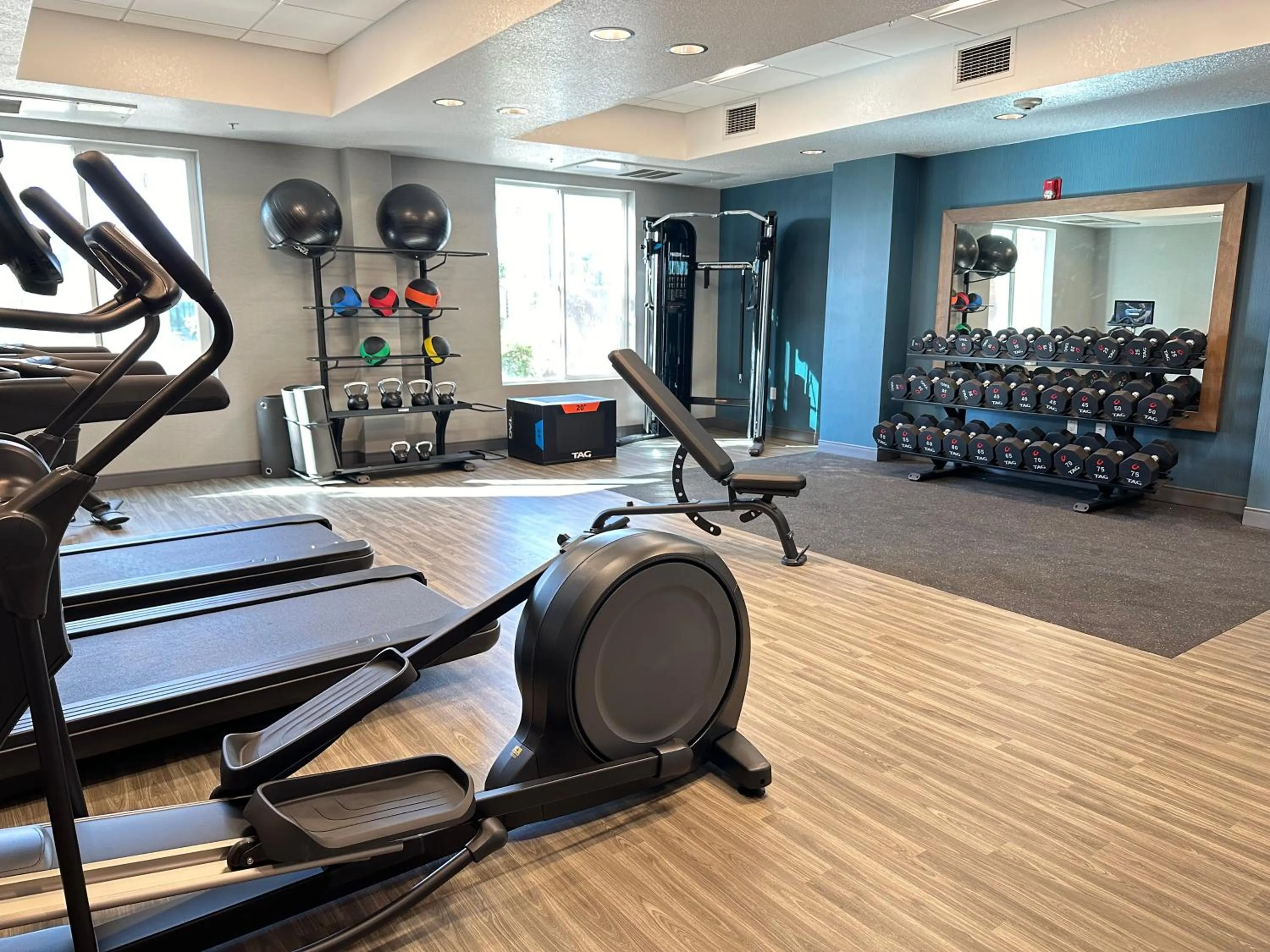 Fitness centre/facilities in Hampton Inn & Suites Lathrop
