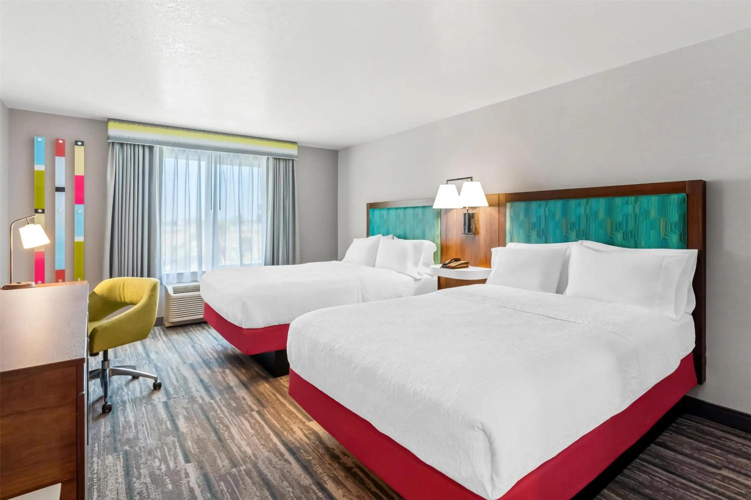 Bed in Hampton Inn & Suites Lathrop