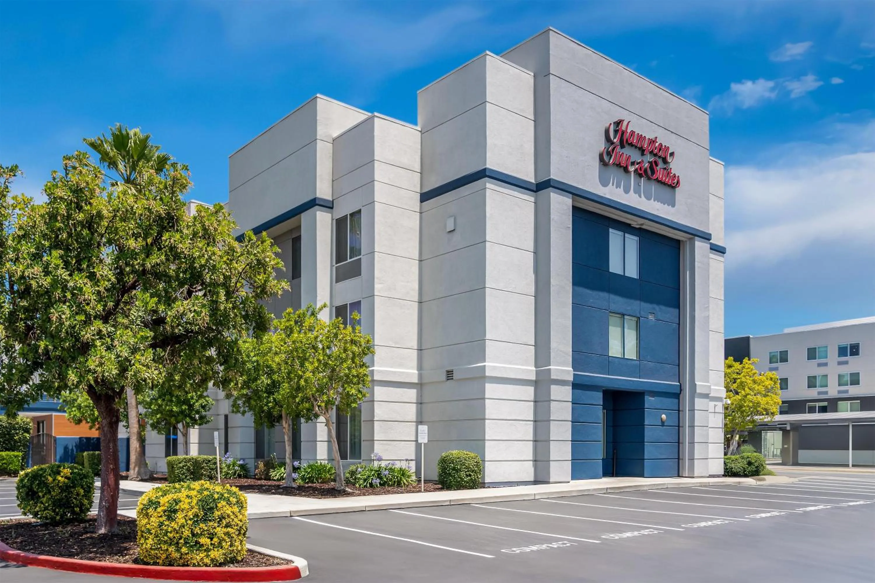 Property building in Hampton Inn & Suites Lathrop