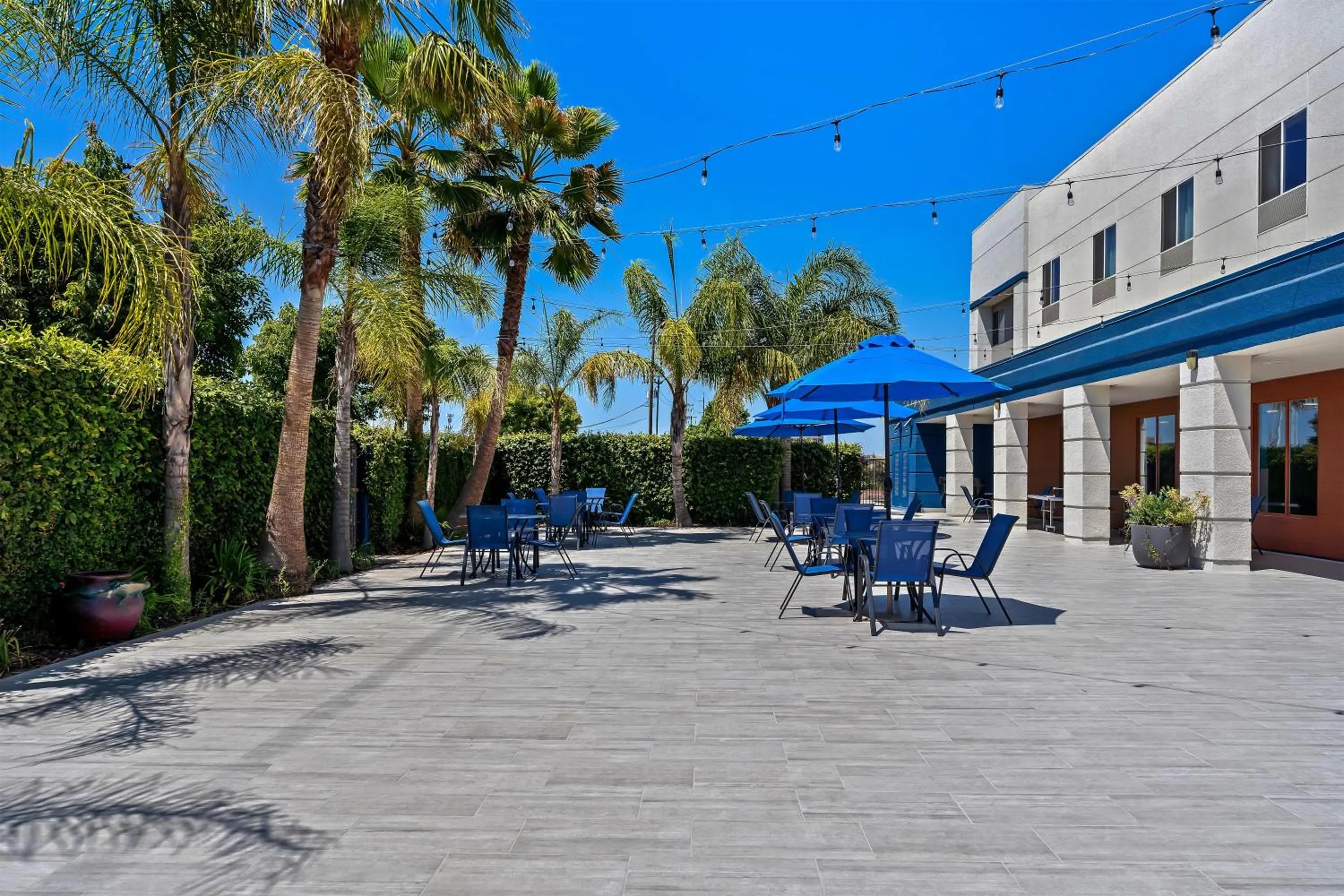 Patio in Hampton Inn & Suites Lathrop