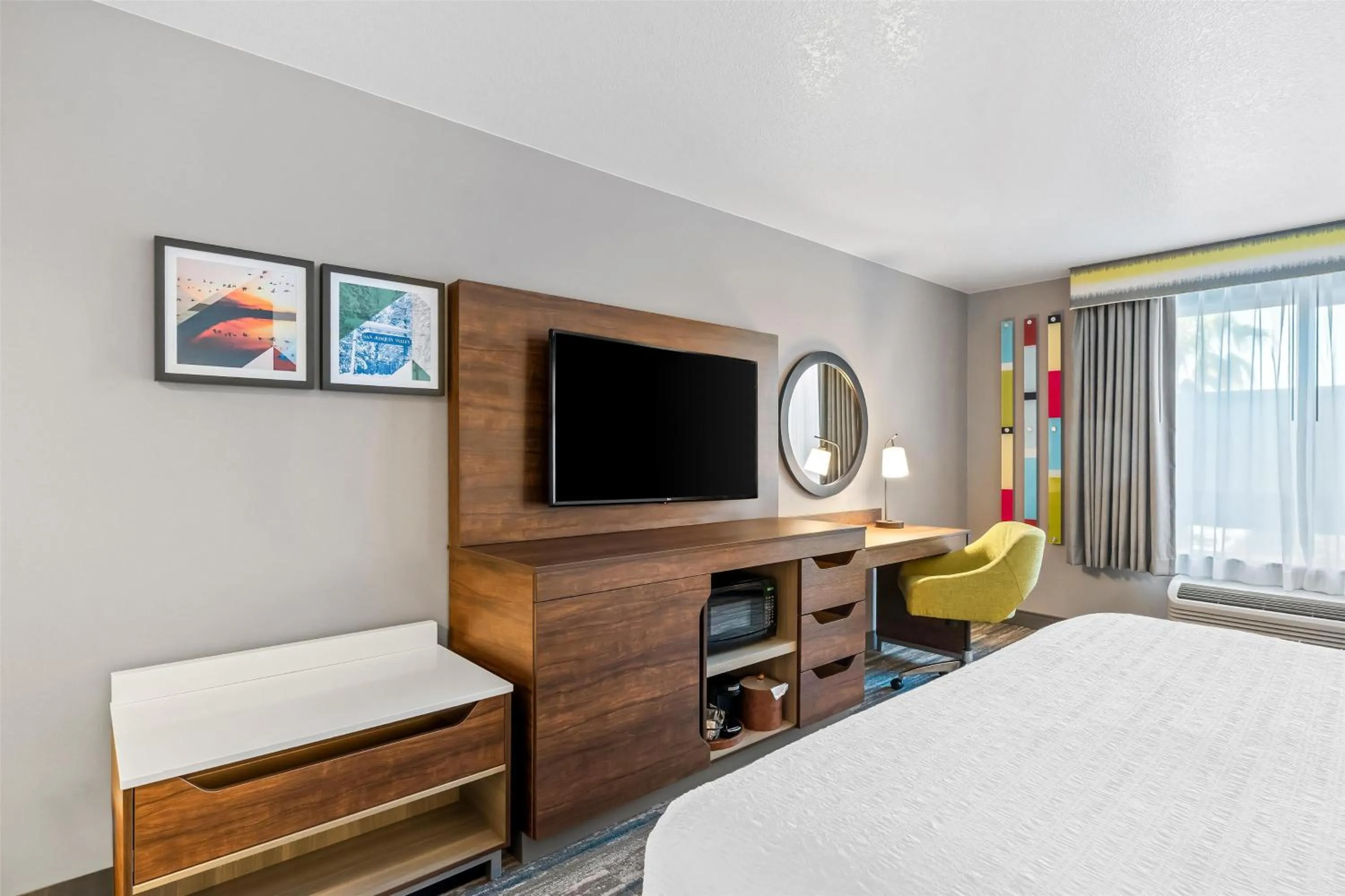 Bedroom, Bed in Hampton Inn & Suites Lathrop