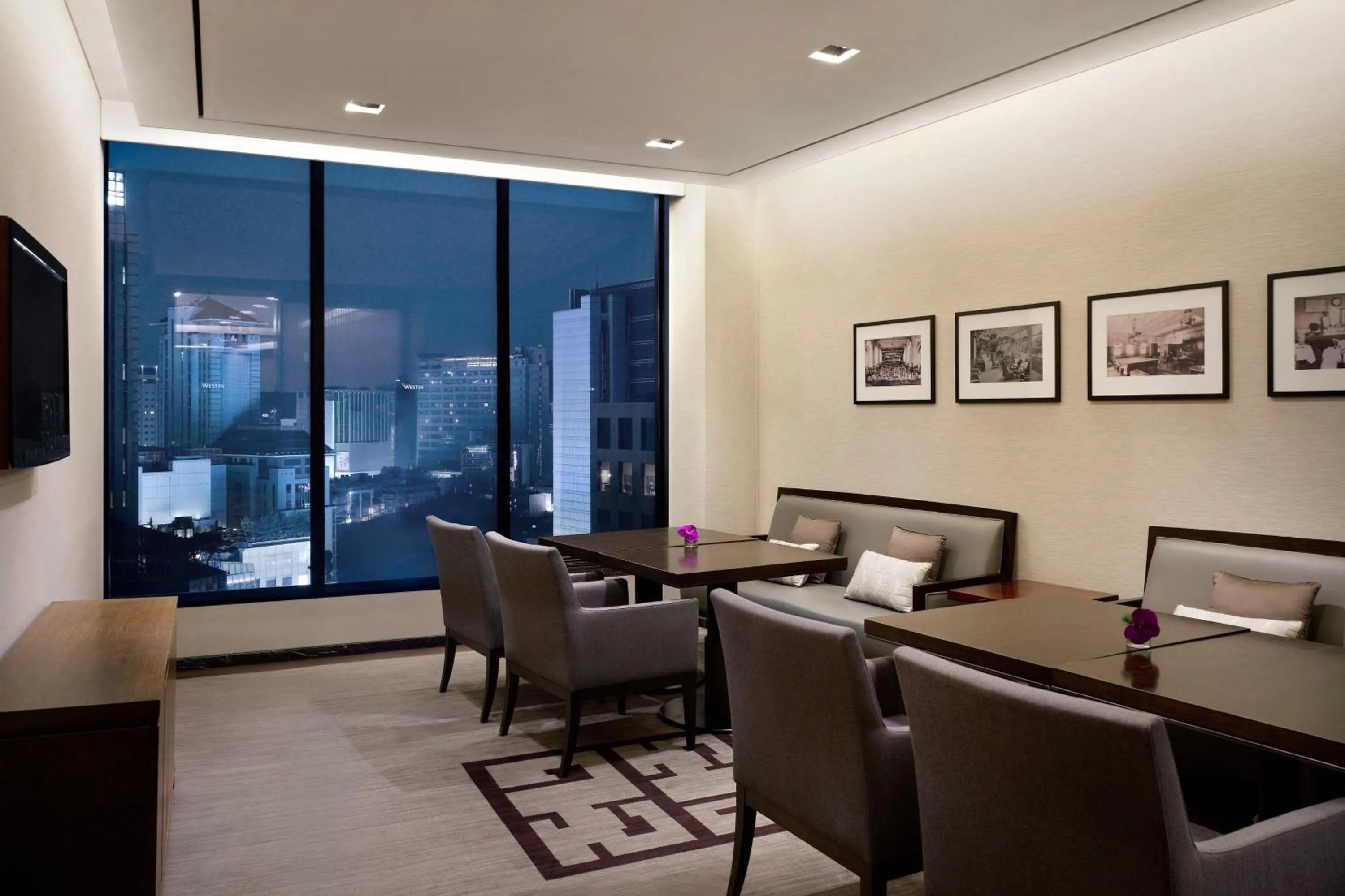 Lounge or bar in Westin Josun Seoul Hotel
