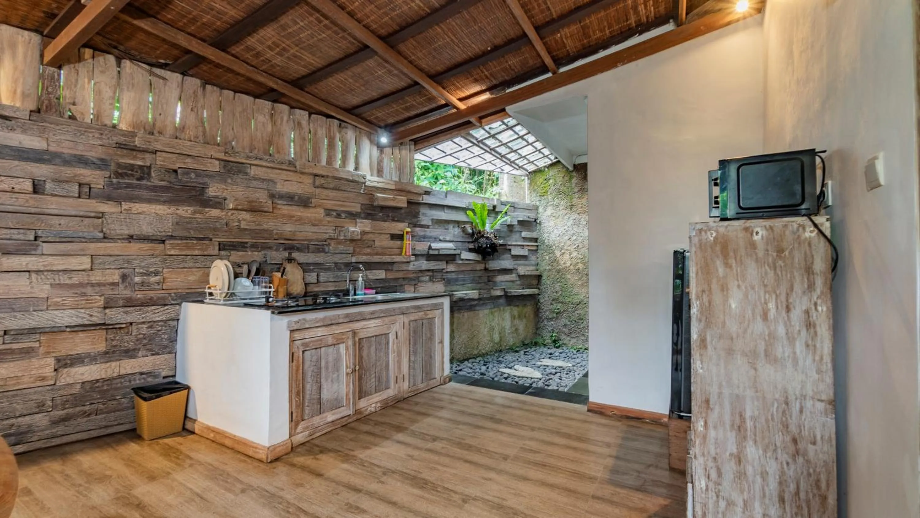 Kitchen or kitchenette in Umah Tis Sebatu