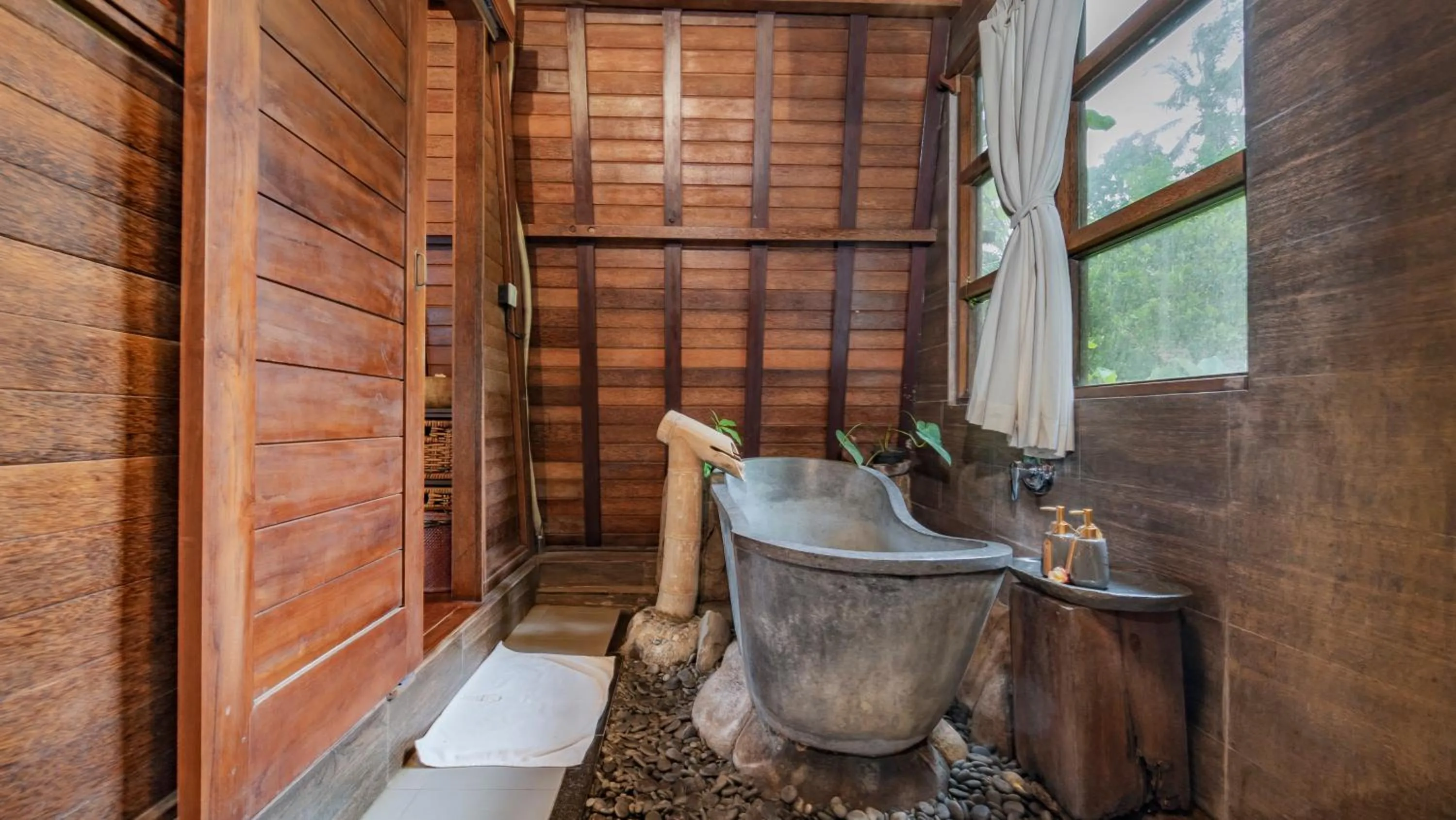 Toilet in Umah Tis Sebatu