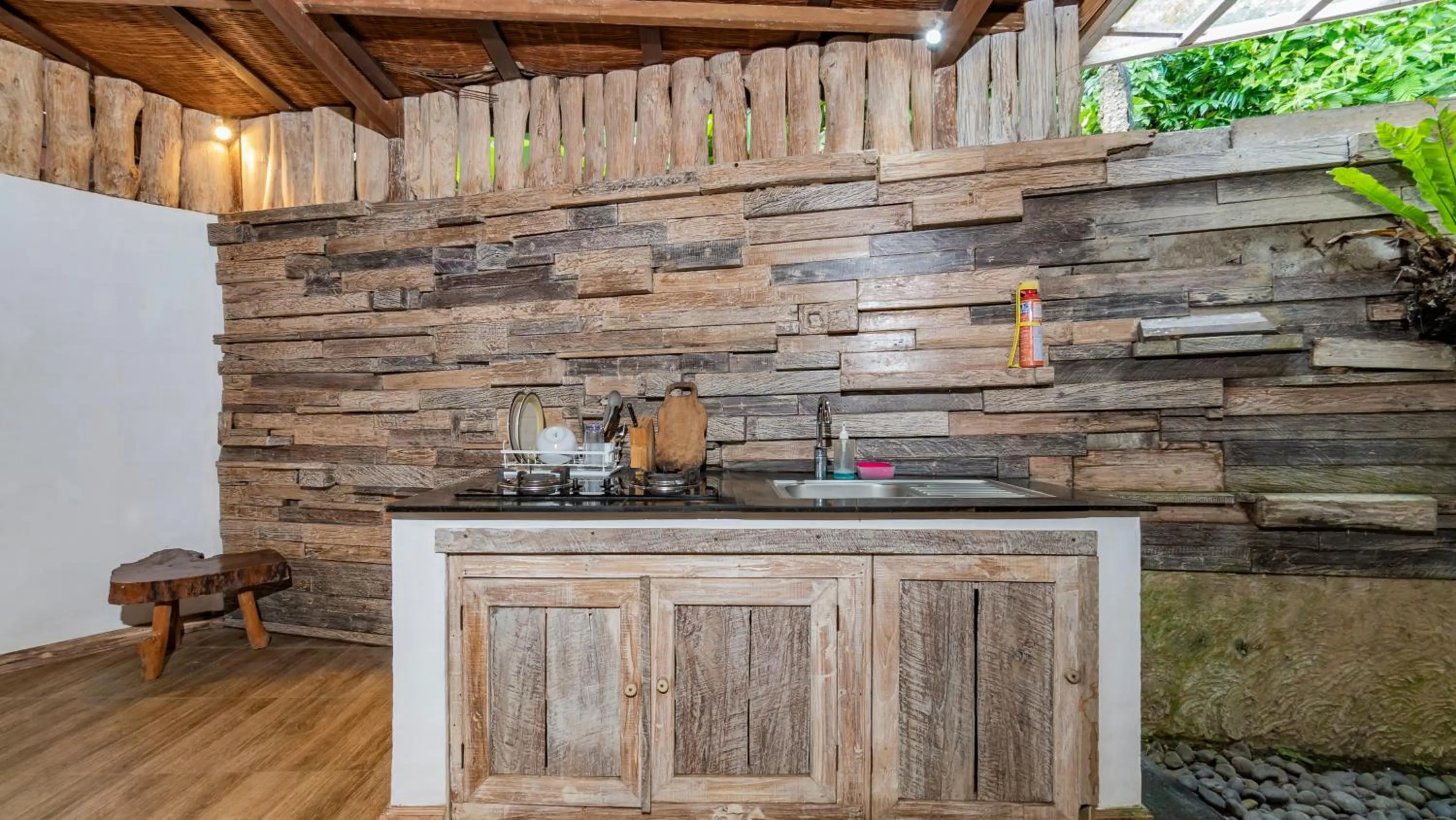 Kitchen or kitchenette in Umah Tis Sebatu