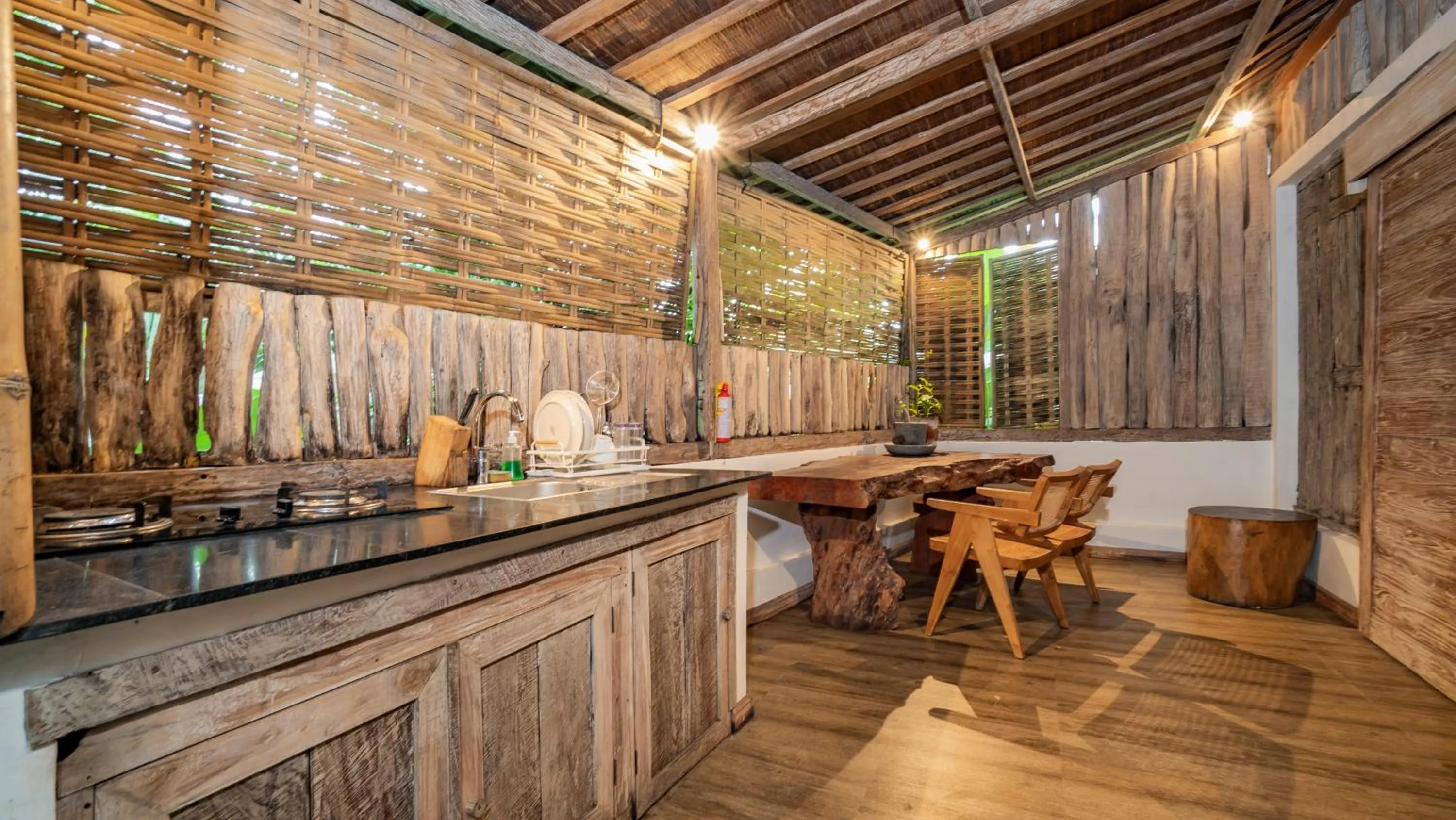 Kitchen or kitchenette in Umah Tis Sebatu