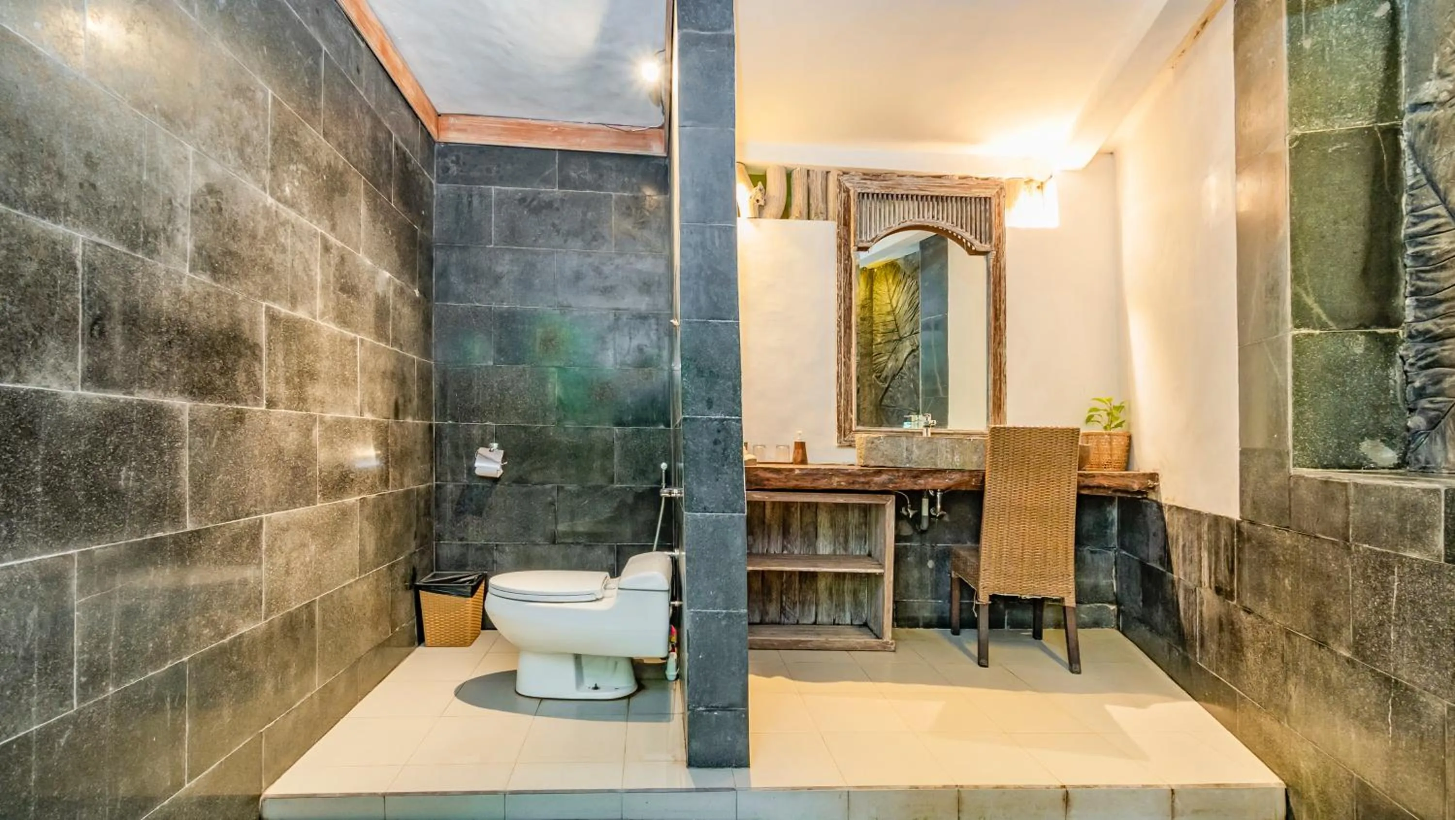 Shower in Umah Tis Sebatu