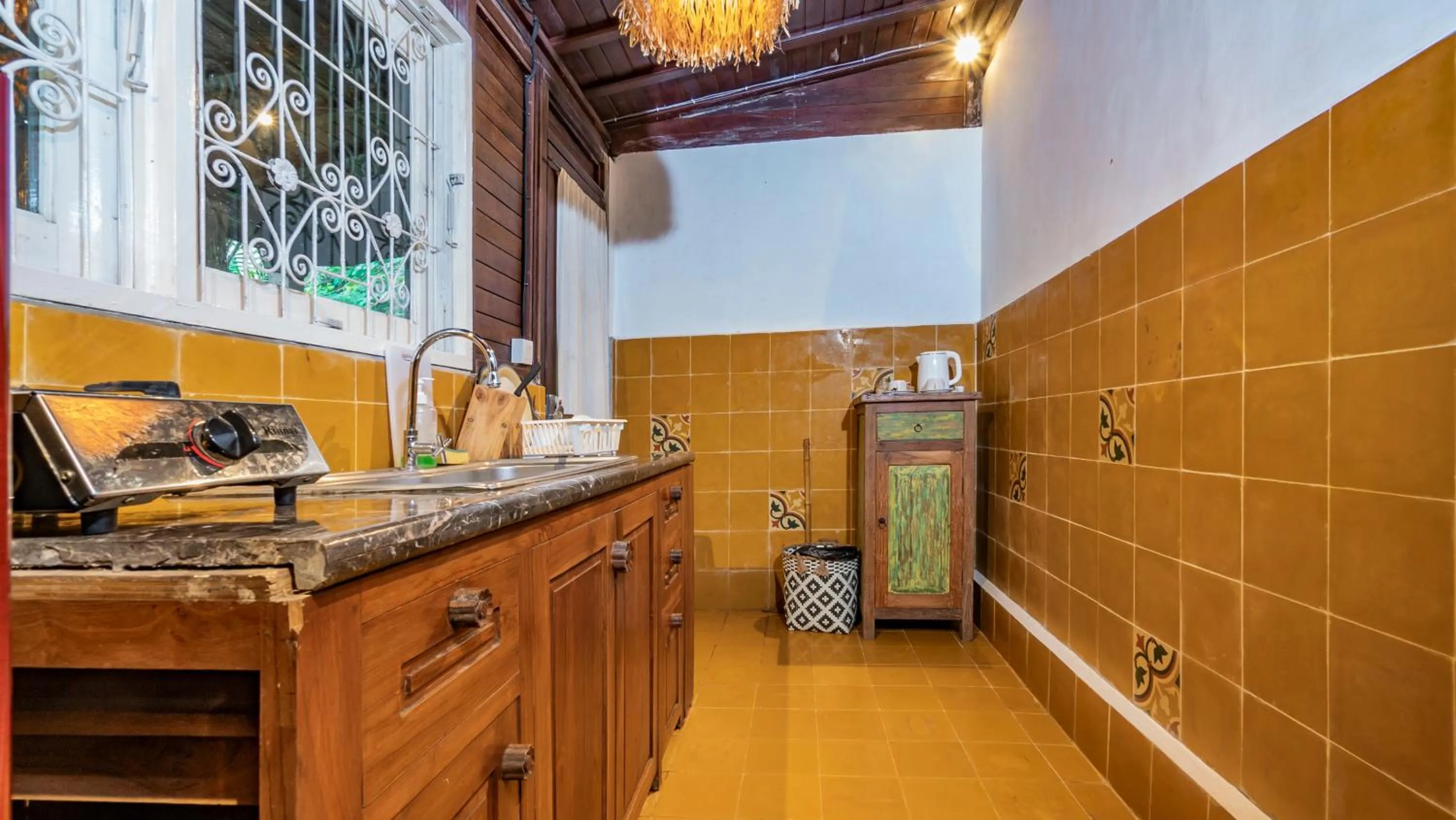 Kitchen or kitchenette in Umah Tis Sebatu