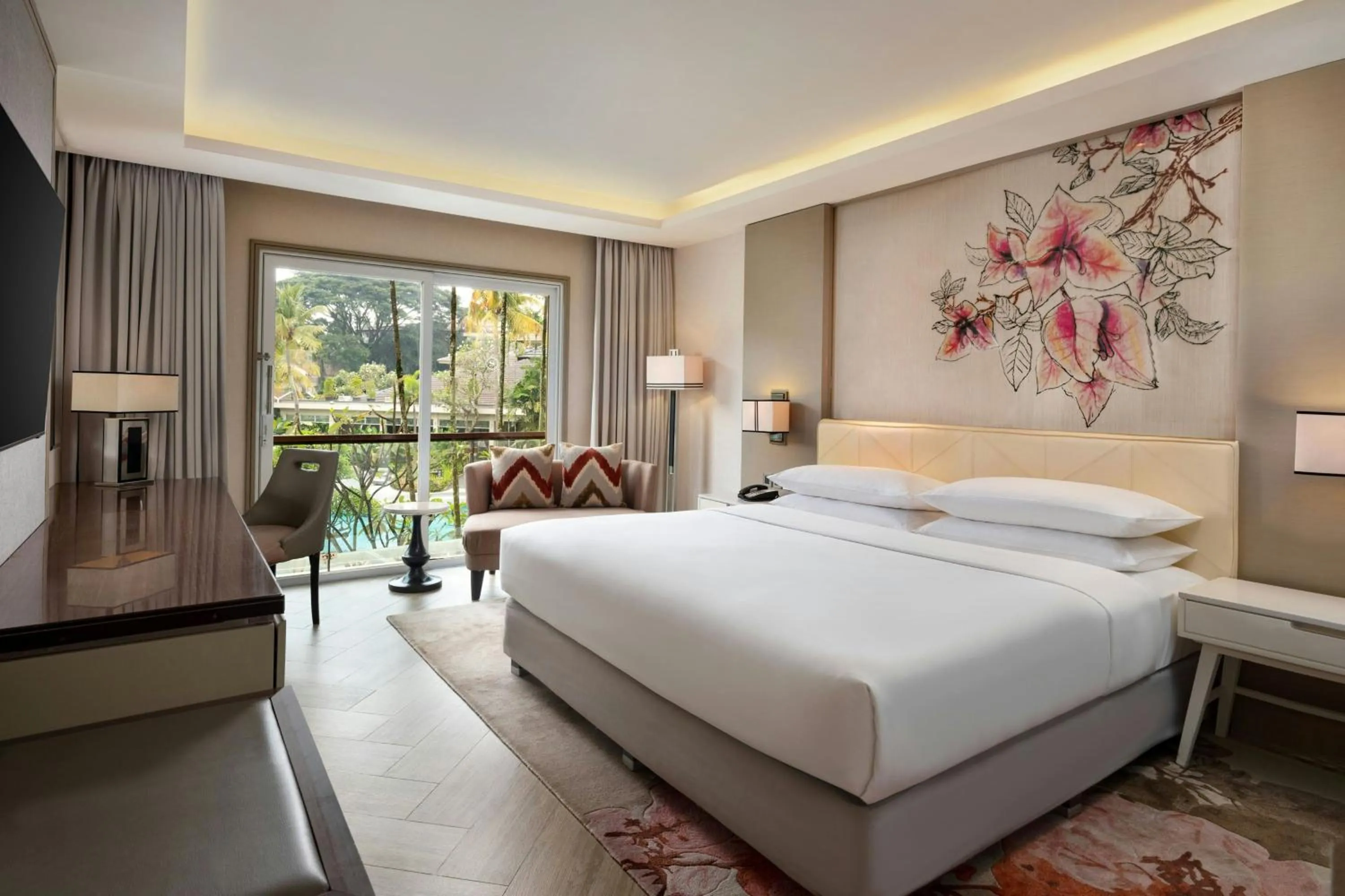 Swimming pool, Bed in Sheraton Bandung Hotel & Towers