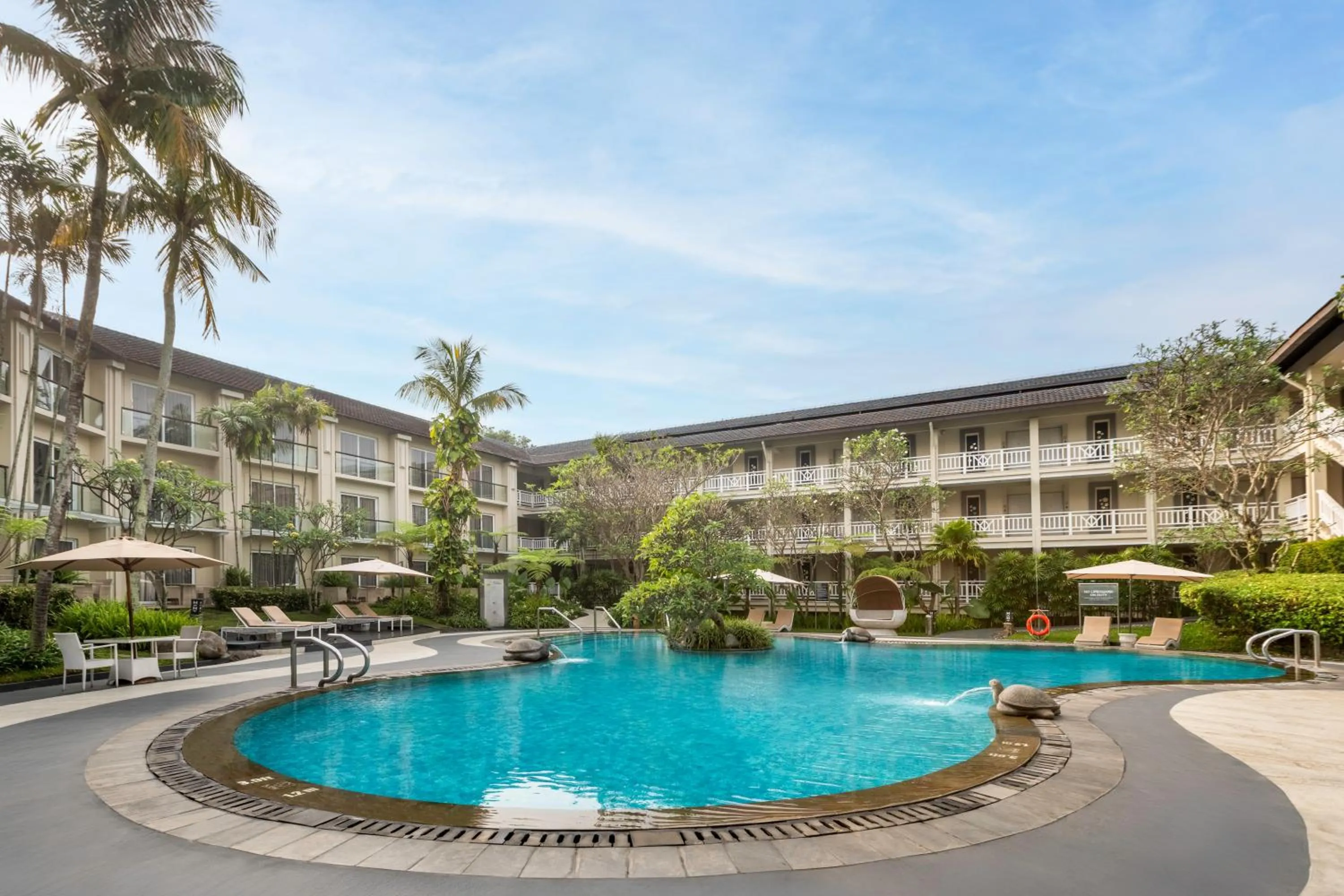Swimming pool in Sheraton Bandung Hotel & Towers