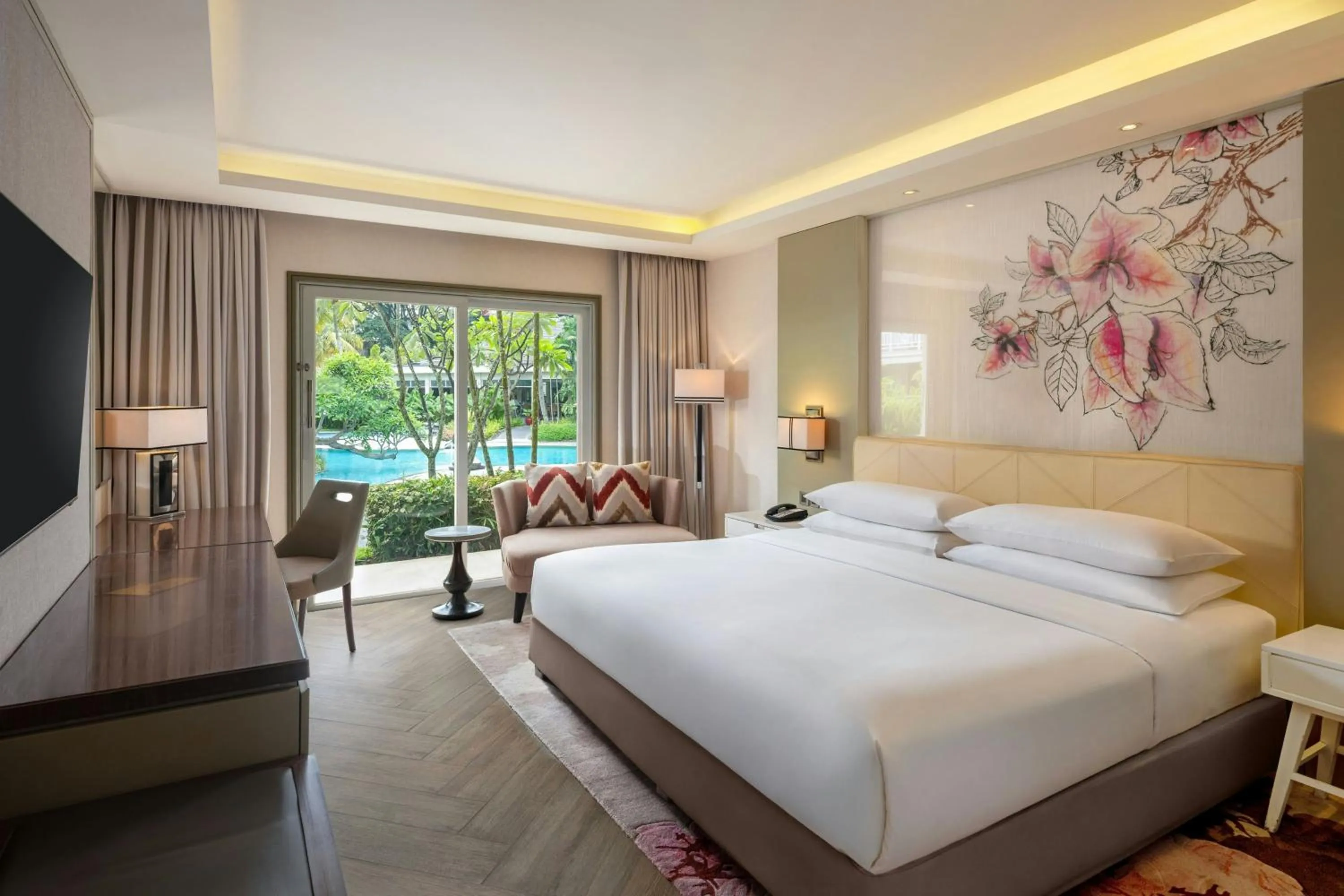 Swimming pool, Bed in Sheraton Bandung Hotel & Towers