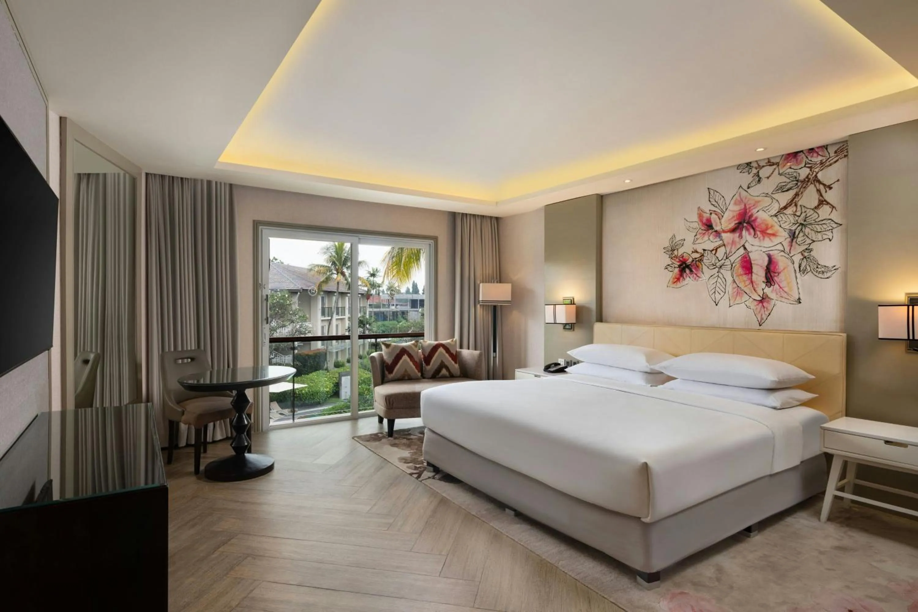 Swimming pool, Bed in Sheraton Bandung Hotel & Towers