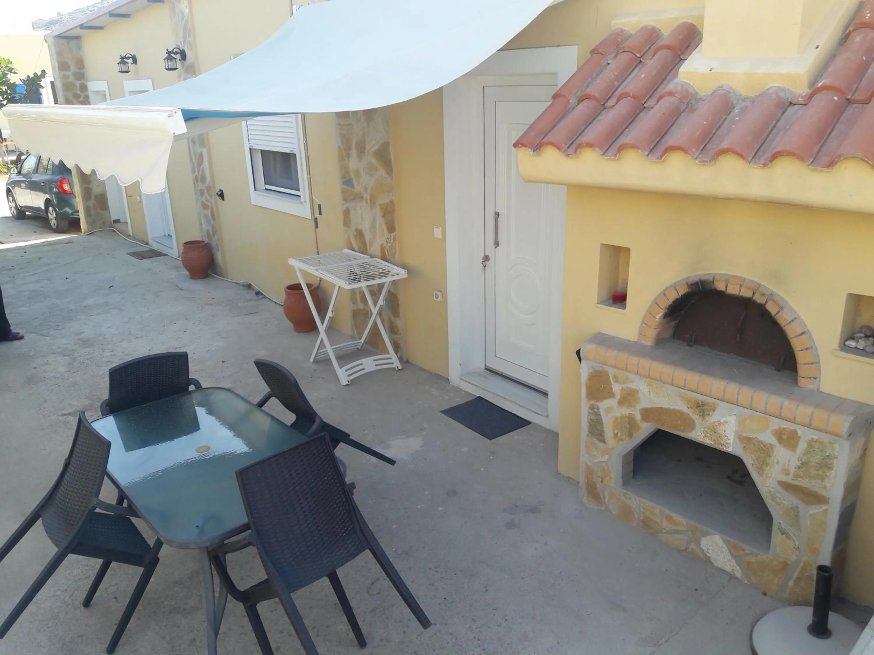 Montemar Studios & Apartments